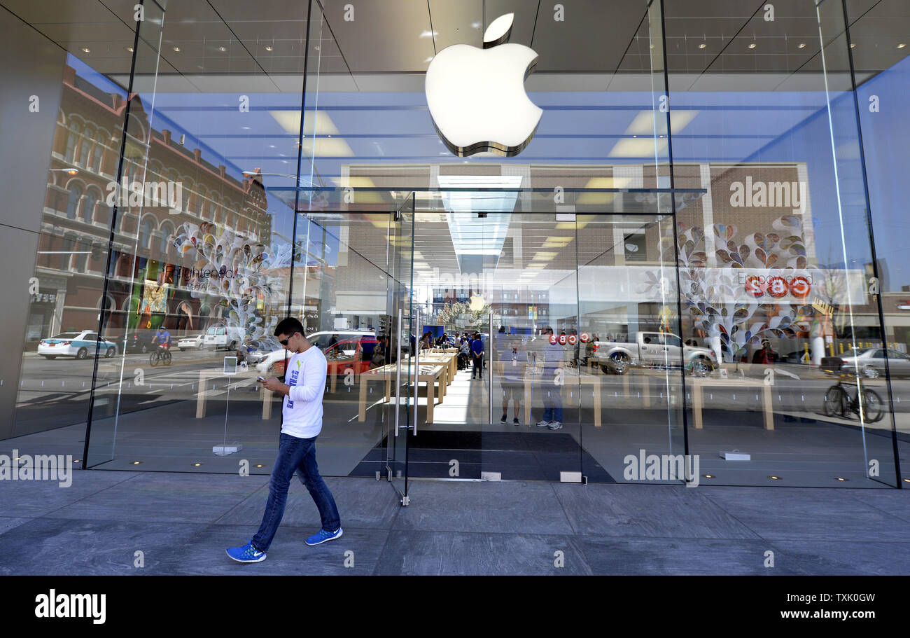 Chicago Apple Store 6