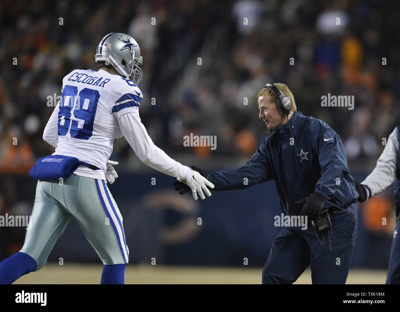 Photo: Dallas Cowboys head coach Jason Garrett and Jon Kitna at New  Meadowlands Stadium in New Jersey - NYP20101114102 