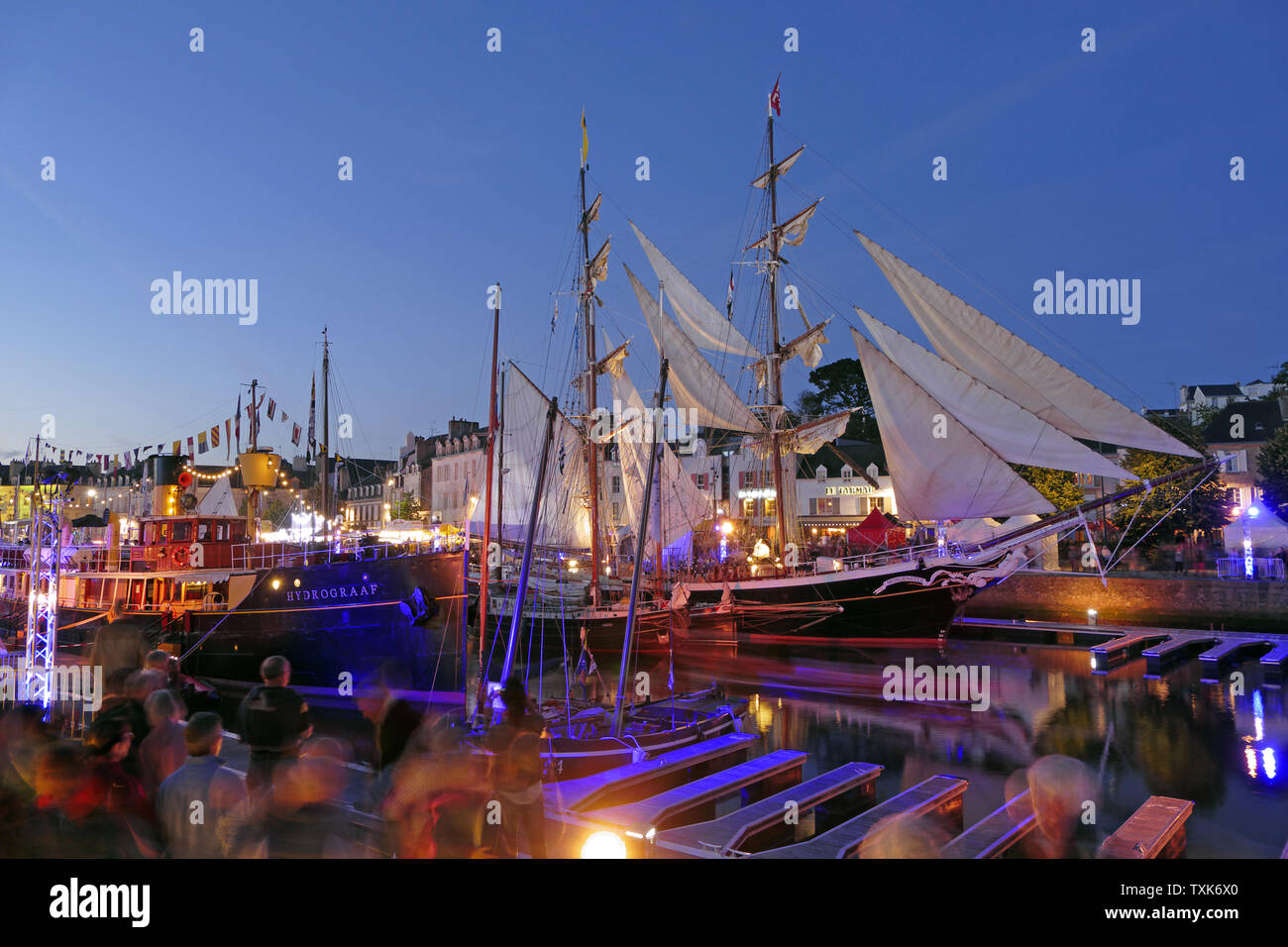 Morgenster (brick) and Hydrograaf (Steamboat),  port of Vannes, Week of the gulf (Morbihan, Bretagne, France) Stock Photo