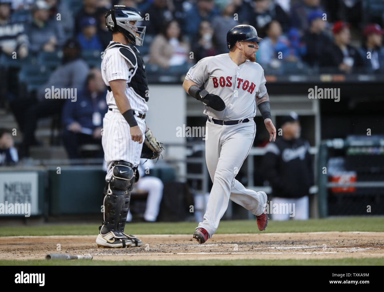 Boston Red Sox's Christian Vazquez scores against the Chicago White Sox