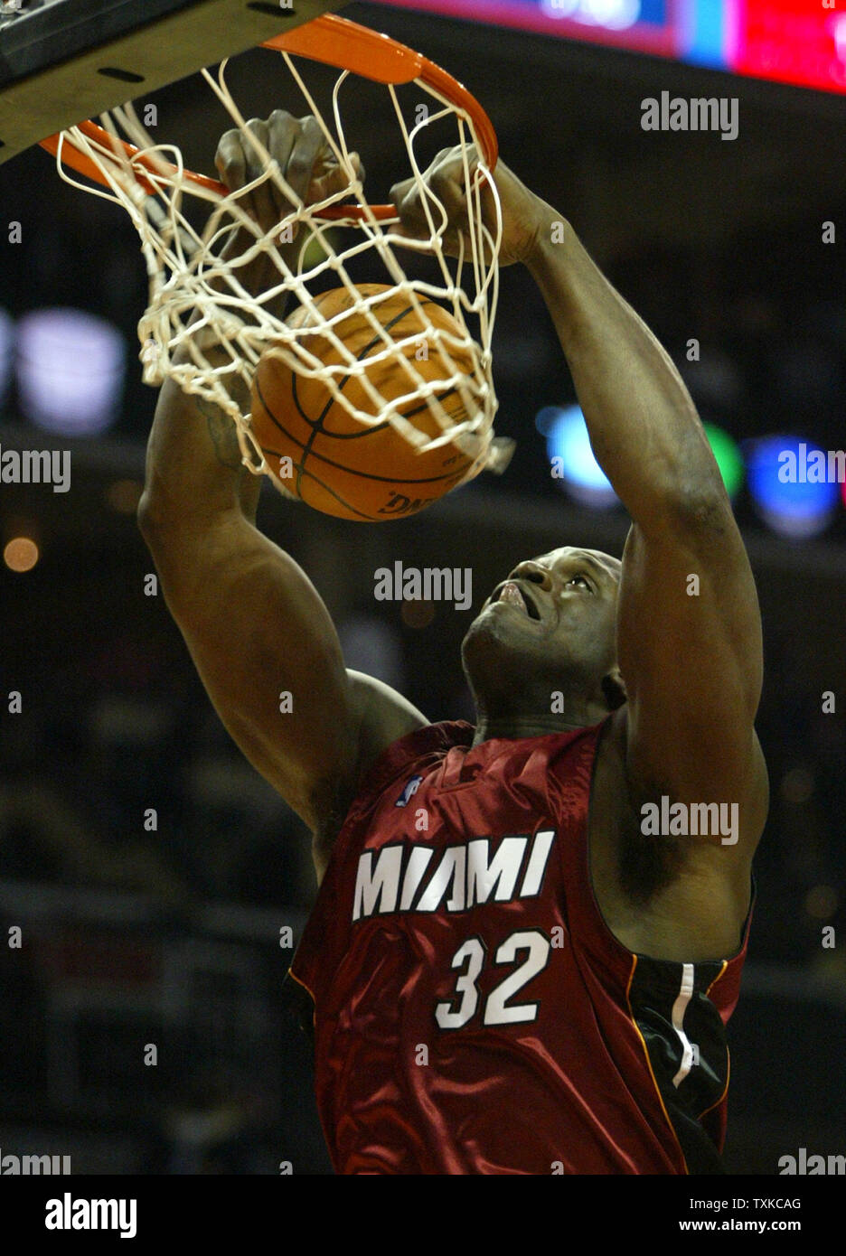 2,600 Shaq Dunk Stock Photos, High-Res Pictures, and Images