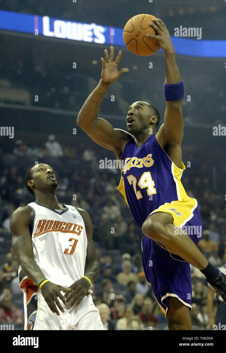 Los Angeles Lakers Guard Kobe Bryant Right Drives Past Charlotte Bobcats Guard Gerald Wallace At The Charlotte Bobcats Arena In Charlotte N C On December 29 06 Upi Photo Nell Redmond Stock Photo Alamy Los Angeles Lakers Guard Kobe Bryant Right Drives Past Charlotte Bobcats Guard Gerald Wallace At The Charlotte Bobcats Arena In Charlotte N C On December 29 06 Upi Photo Nell Redmond Stock Photo Alamy