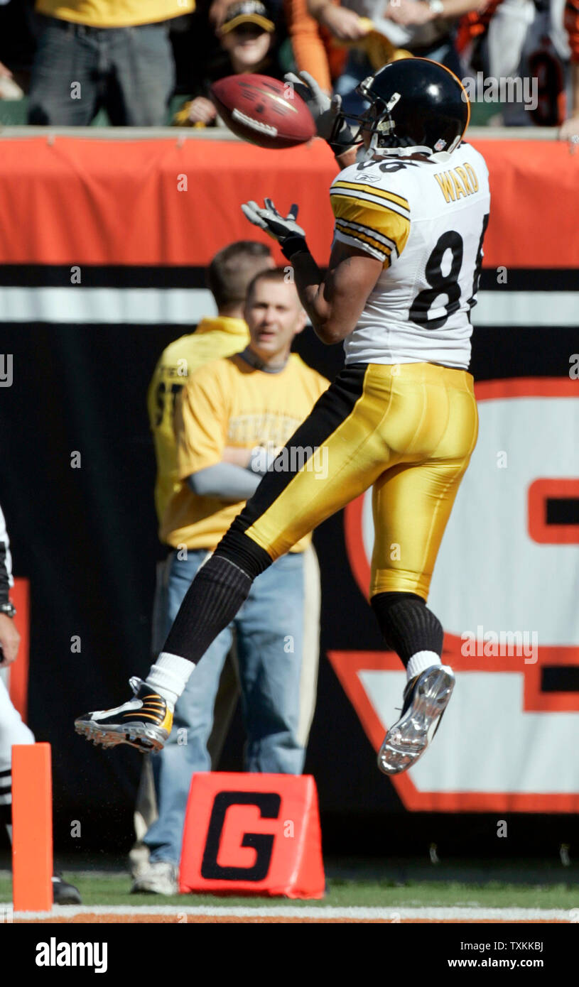 Pittsburgh Steelers wide receiver Hines Ward makes a 21-yard catch for a touchdown in the first quarter against the Cincinnati Bengals at Paul Brown Stadium in Cincinnati on October 28, 2007.  (UPI Photo/Mark Cowan) Stock Photo