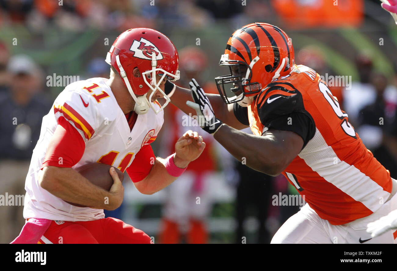 Cincinnati Bengals' Geno Atkins (97), Kahlil McKenzie (69) and