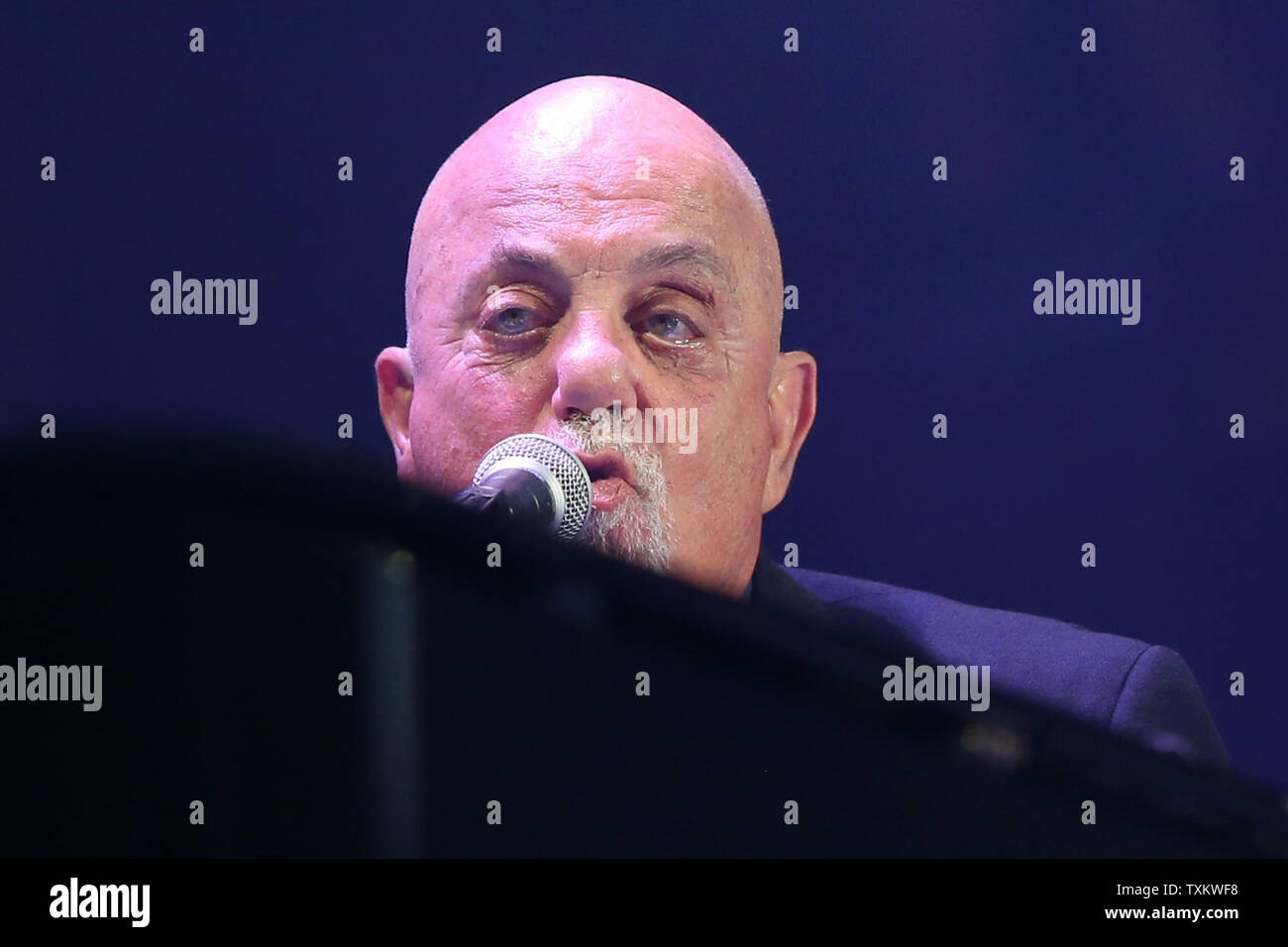 Billy joel concert hires stock photography and images Alamy