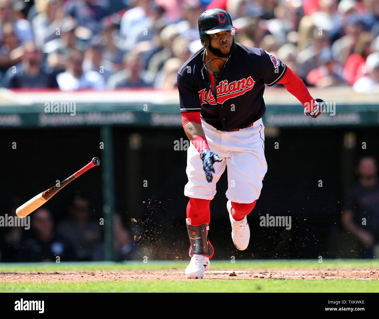 Cleveland Indians' Carlos Santana sworn in as US Citizen