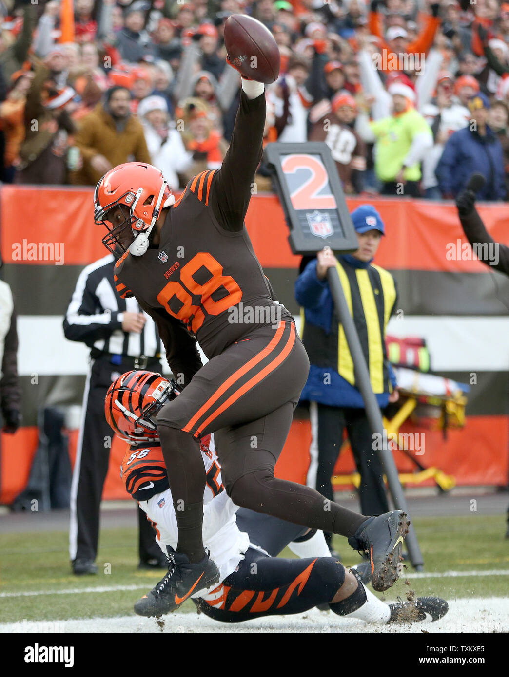 Cleveland browns stadium hi-res stock photography and images - Alamy