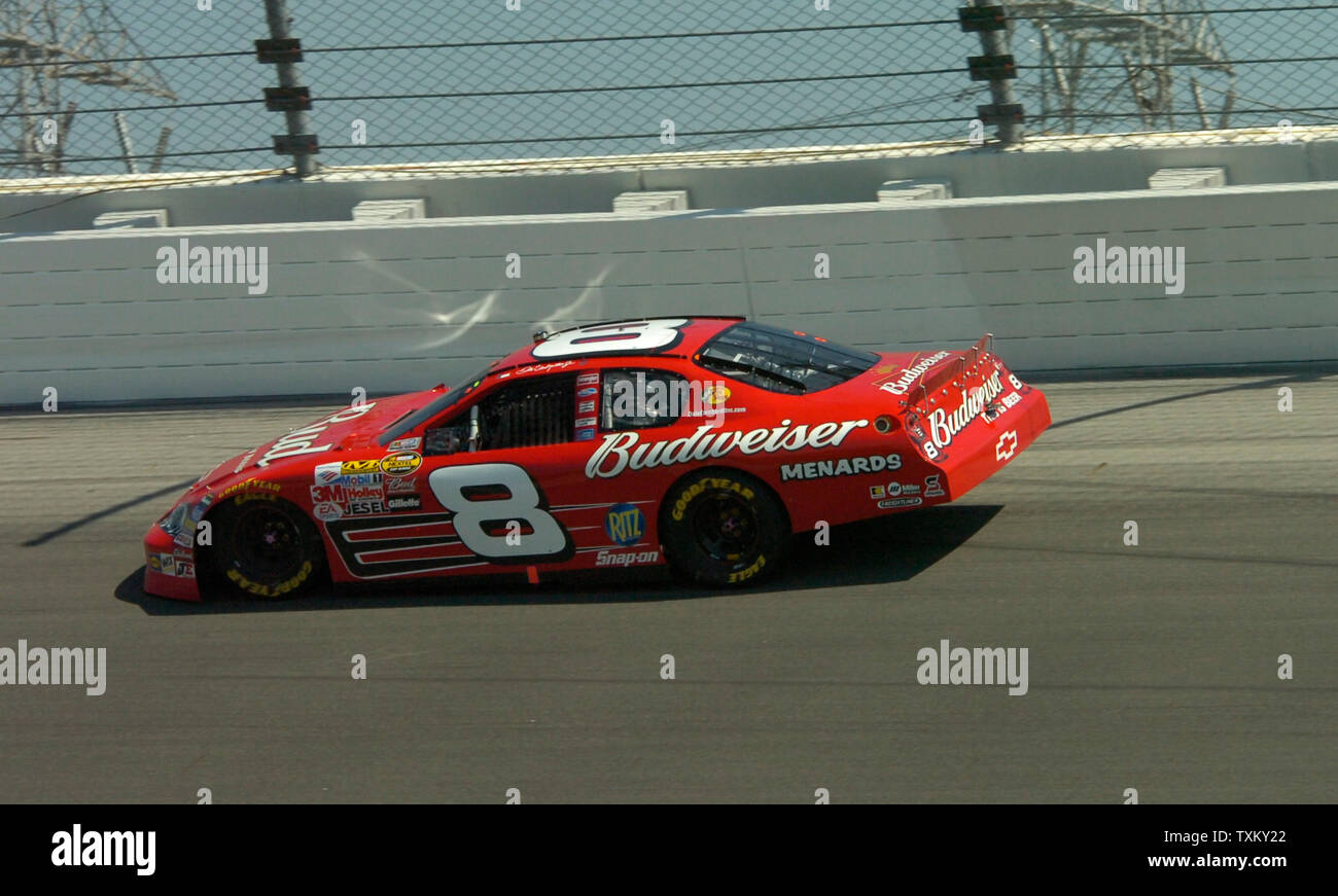 Dale Earnhardt Jr In No 8 Chevrolet Leads Midway In The Race As He Makes The