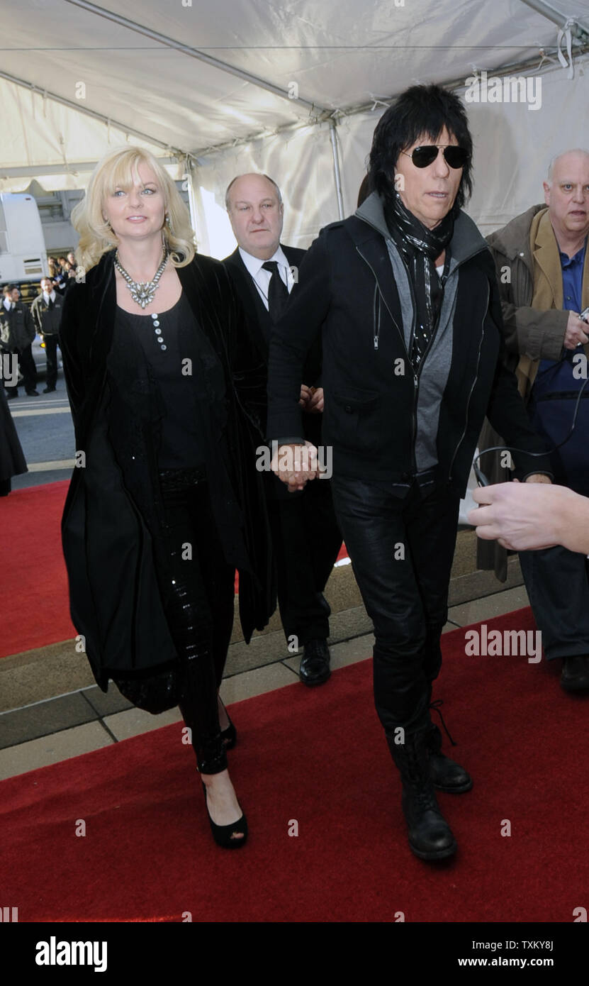 Inductee Jeff Beck (R) and his wife Sandra Cash arrive for the Rock and