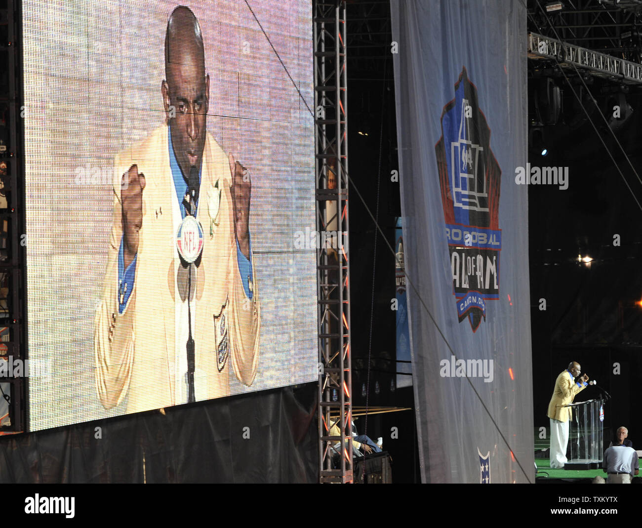 Deion Sanders delivers his induction speech during the Pro Football