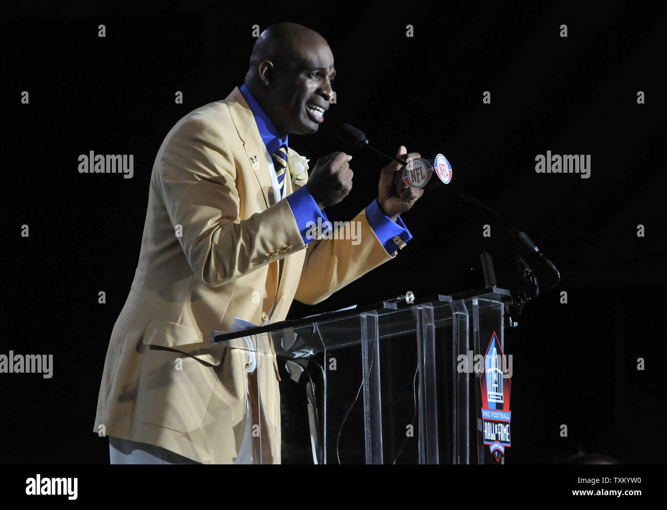 Deion Sanders delivers his induction speech during the Pro Football