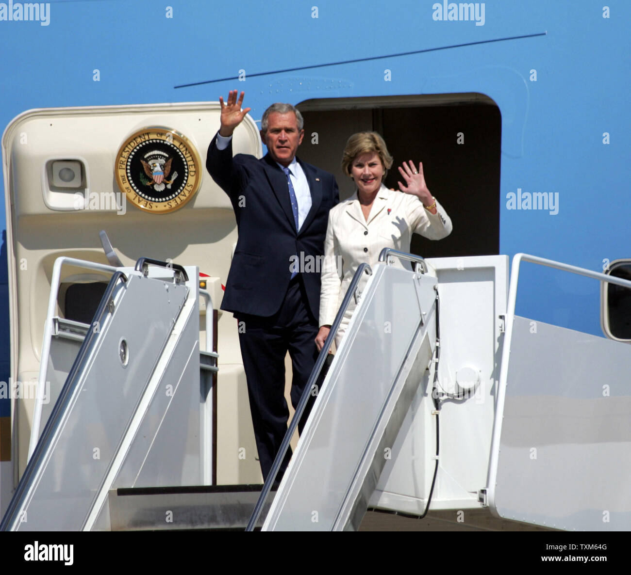 George bush air force one katrina hi-res stock photography and images ...