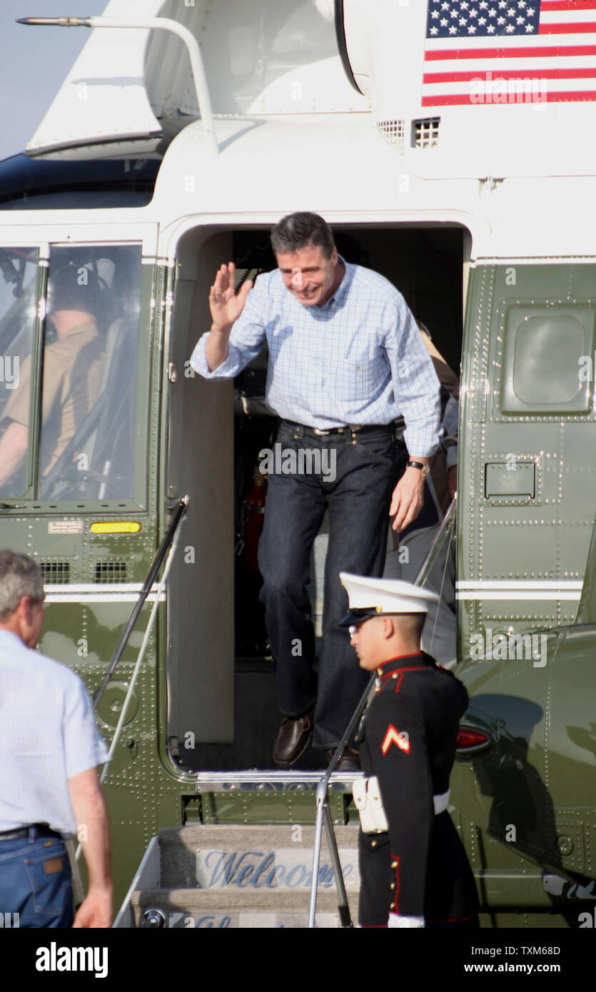 Prime Minister of Denmark Anders Fogh Rasmussen disembark Marine One to greet U.S. President George W. Bush and First Lady Laura Bush at their ranch in Crawford, Texas, February 29, 2008. President Bush will host the Prime Minister over night in Crawford. (UPI Photo/Ron Russek II) Stock Photo