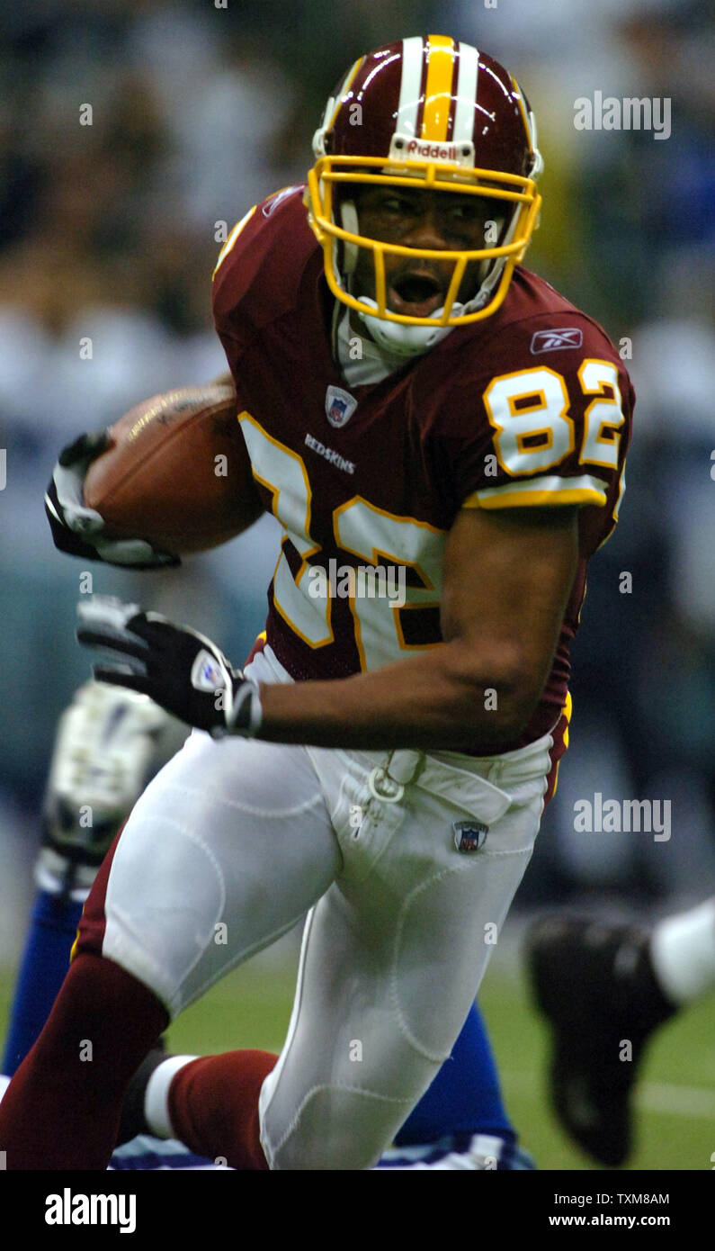 Washington Redskins Antwaan Randle El (82) eludes Philadelphia