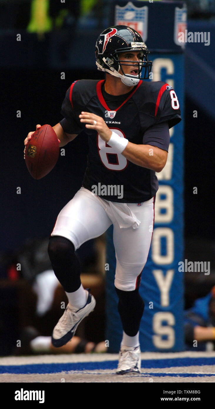 HOUP2002090801 - Houston, Sept. 8, (UPI) -- Houston Texans quarterback  David Carr (8) tries to escape the Dallas Cowboys defense during the 2nd  quarter on Sept. 8, 2002, in Houston. The Texans