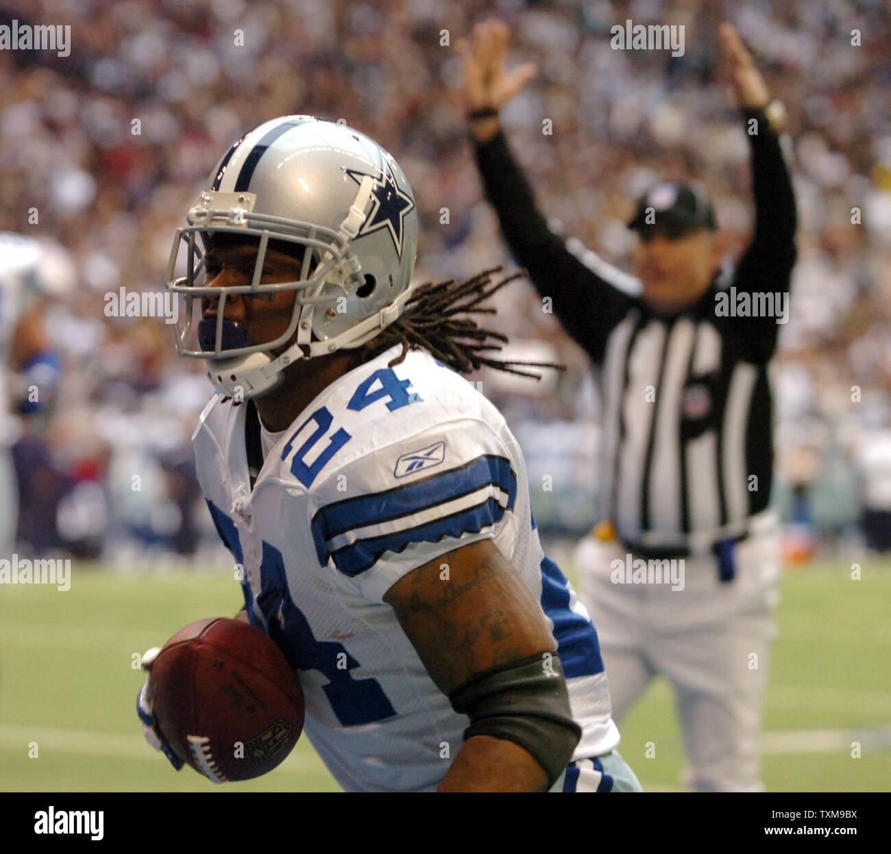 Dallas cowboys marion barber touchdown hi-res stock photography and images  - Alamy