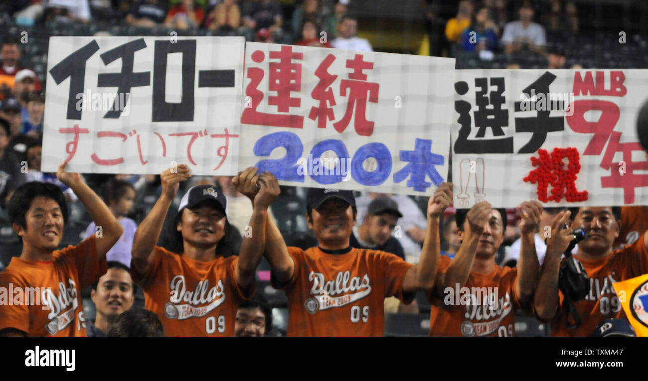 Fans honor Seattle Mariners Ichiro Suzuki after he collected hit number 200 in the second inning against the Texas Rangers September 13, 2009 at the Rangers Ballpark in Arlington, Texas. Ichiro became the first player to have nine consecutive 200-hit seasons.    (UPI/Ian Halperin) Stock Photo