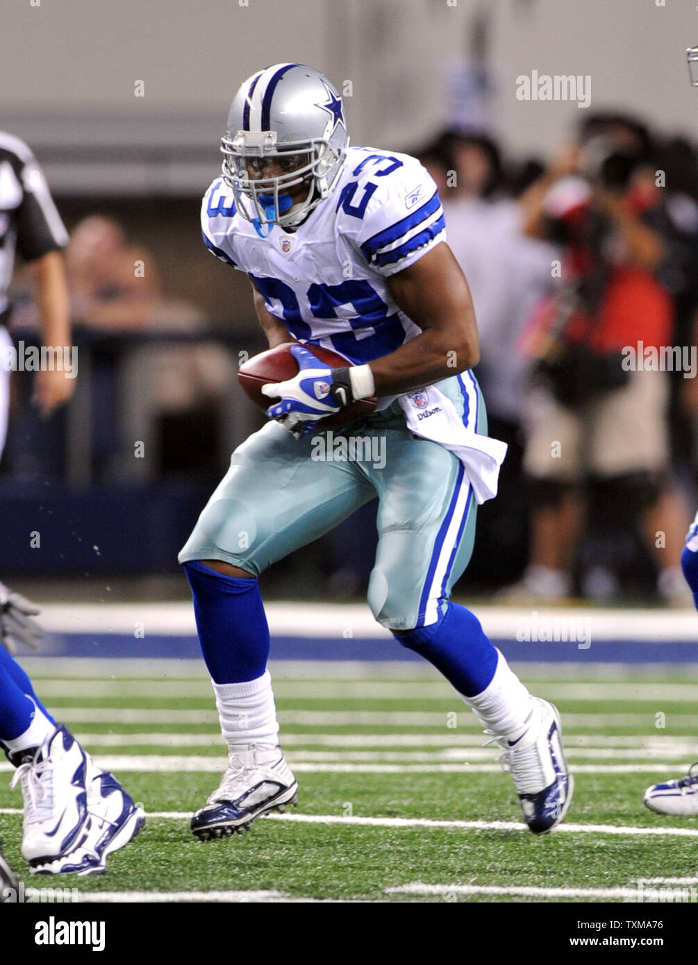 Dallas Cowboys Tashard Choice rushes against the Baltimore Ravens