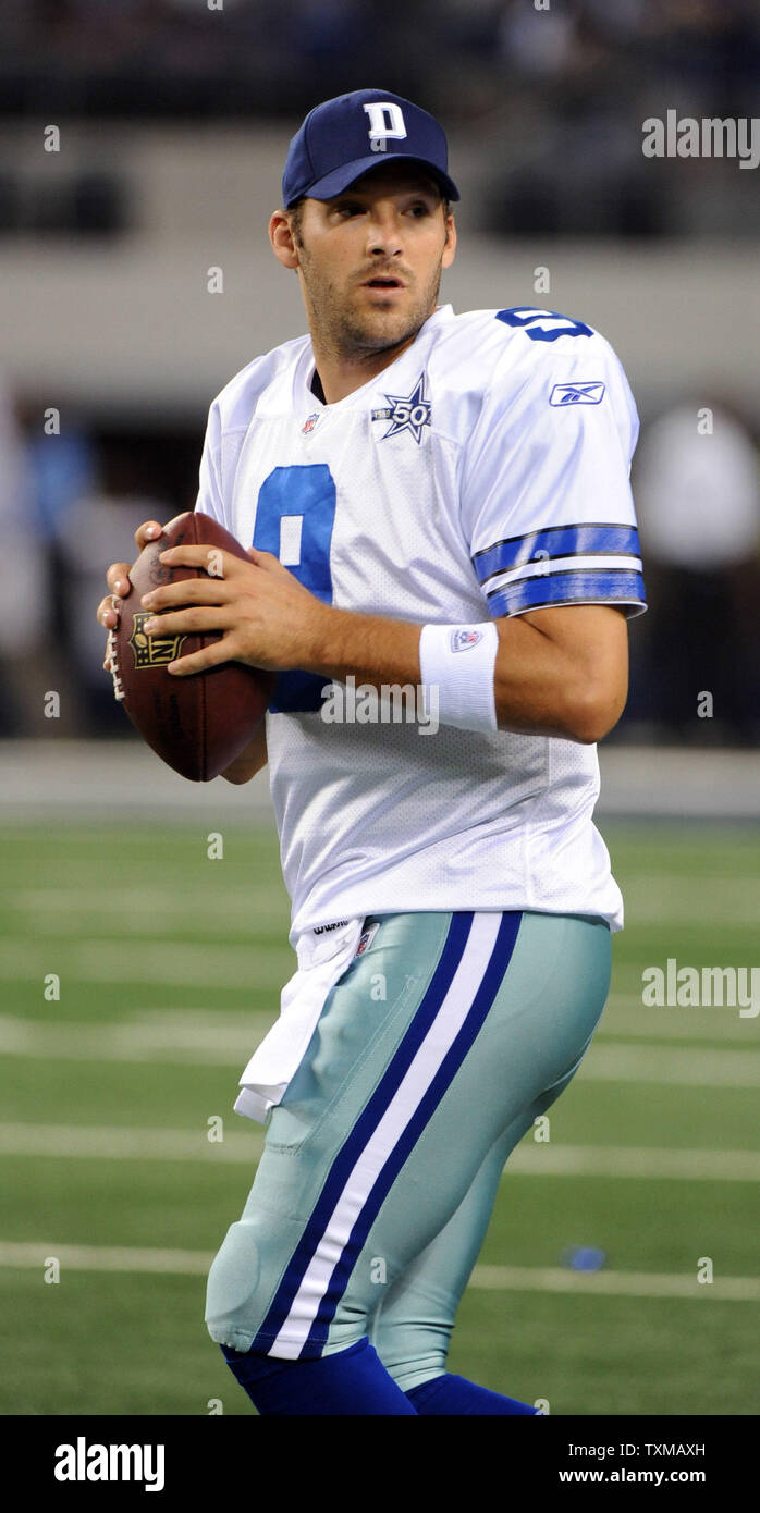Dallas Cowboys quarterback Tony Romo warms up prior to facing the New ...