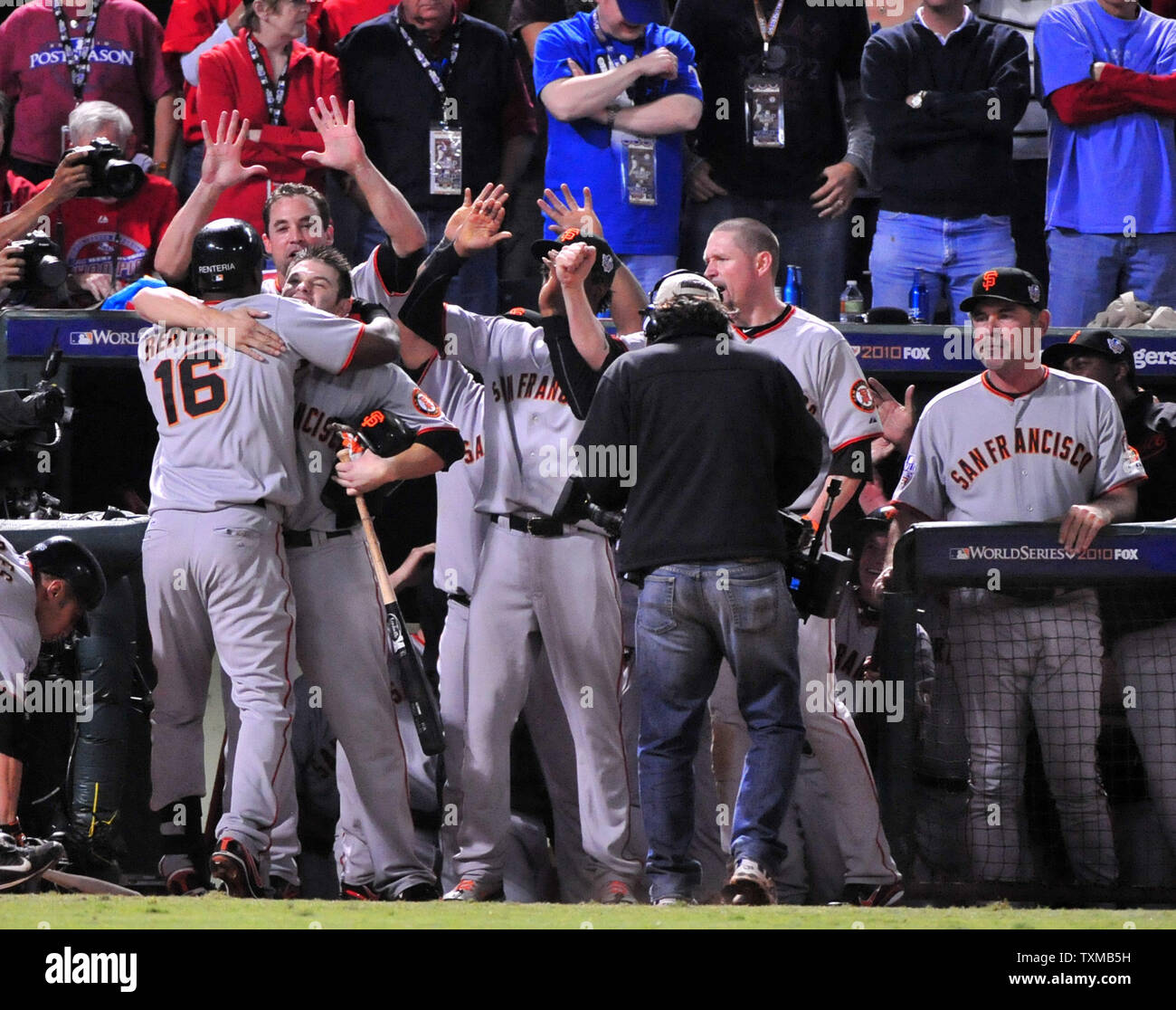 World Series Game 2 Recap: Edgar Renteria's Heroic Effort Sparks Giants, News, Scores, Highlights, Stats, and Rumors