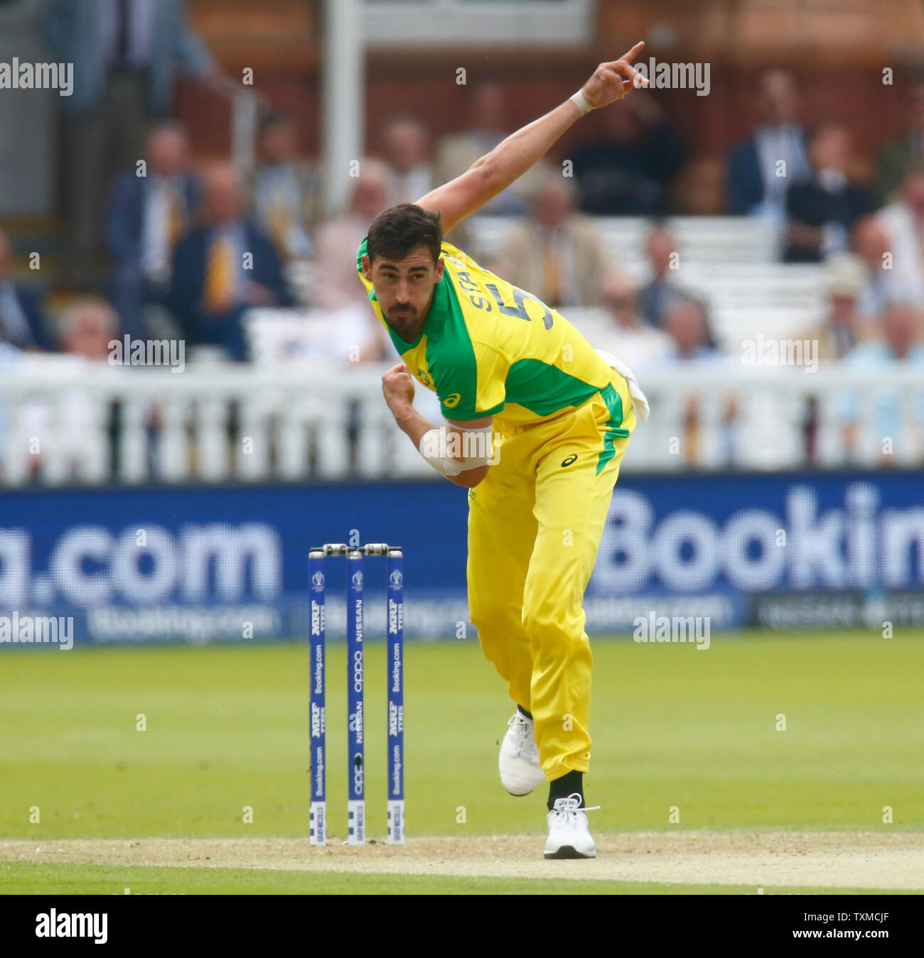 London, UK. 25th June, 2019. LONDON, England. June 25: Mitchell Starc of Australia during ICC Cricket World Cup between England and Australia at the Lord's Ground on 25 June 2019 in London, England. Credit: Action Foto Sport/Alamy Live News Stock Photo