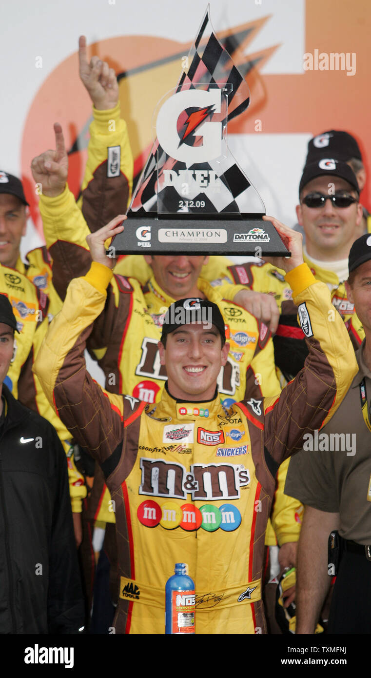 Kyle Busch celebrates in victory lane after winning the NASCAR Gatorade  Duel #2 qualifying race for, image size:761x1390