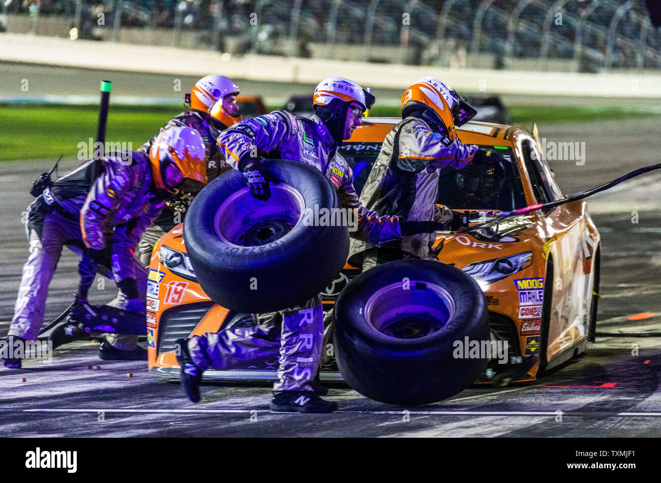Daytona speedway pit crew hi-res stock photography and images - Alamy