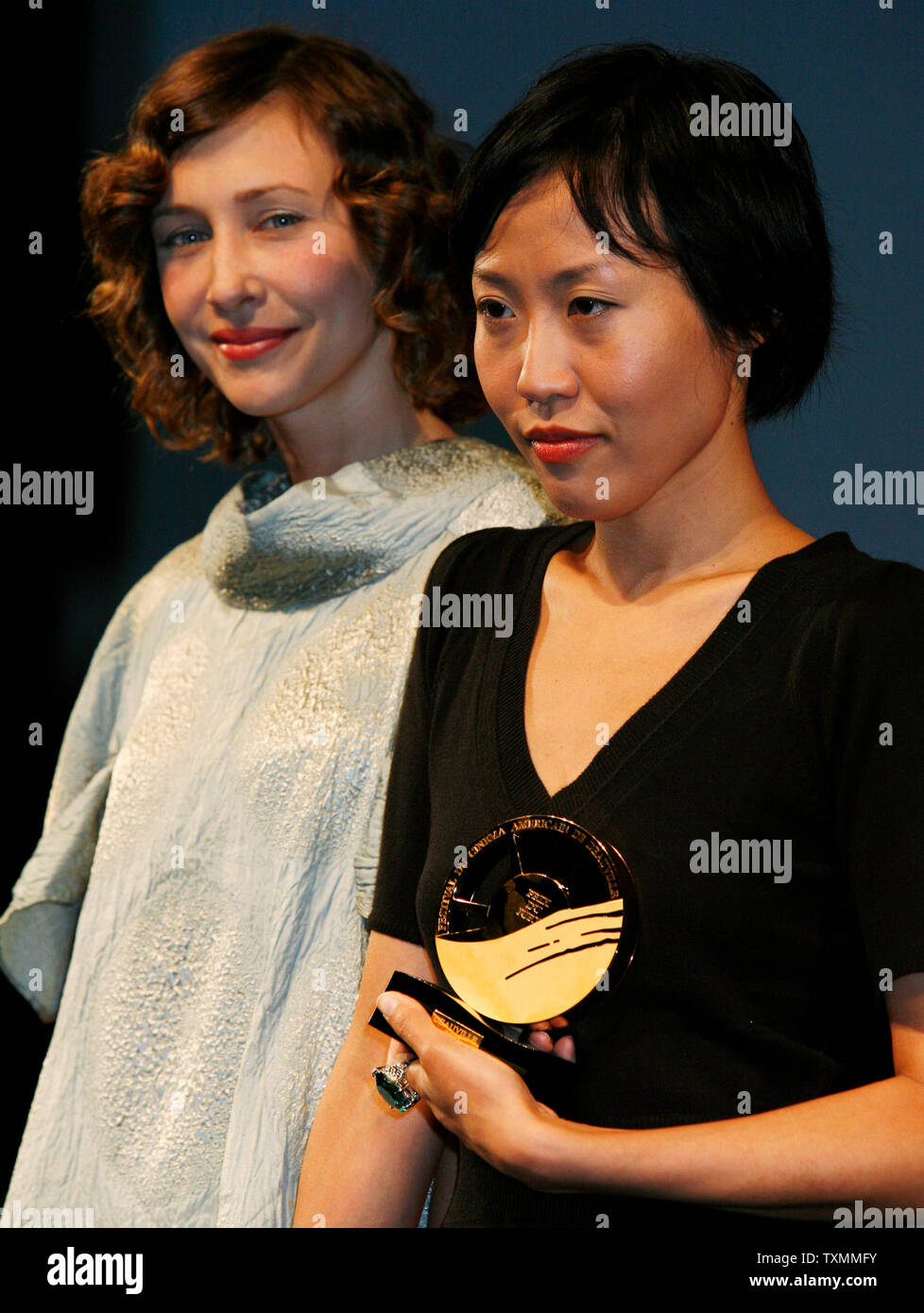 Director Gina Kim (R) and actress Vera Farmiga receive the Jury Prize(08)