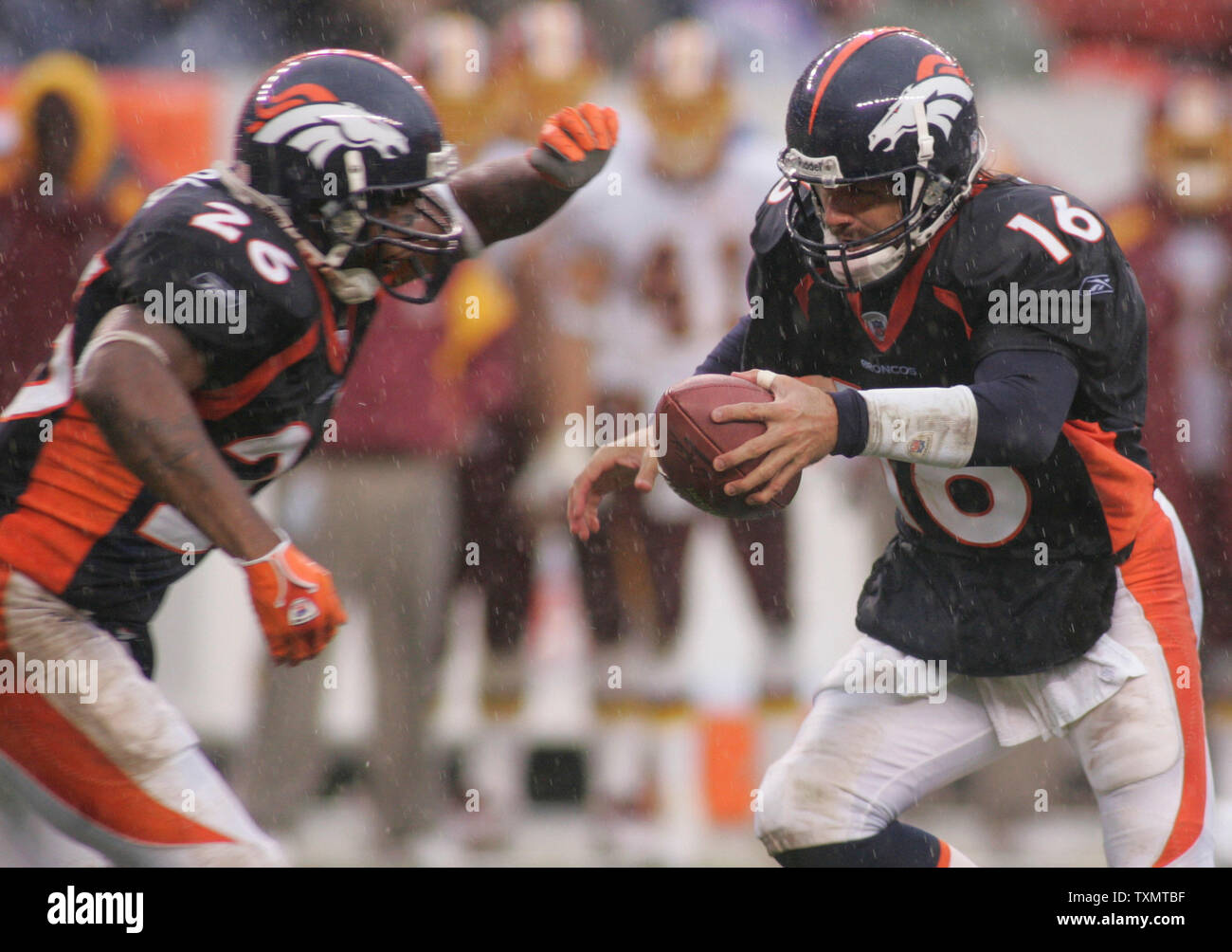 Carson, CA. 18th Nov, 2018. Los Angeles Chargers running back Austin Ekeler  #30 after a catch straight arming Denver Broncos inside linebacker Josey  Jewell #47 during the NFL Denver Broncos vs Los