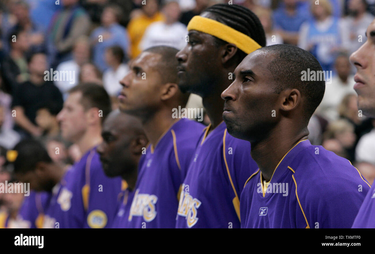 Los Angeles Lakers guard Kobe Bryant (second from right) stands with his teammates during national anthem in the Lakers season opener against the Denver Nuggets at the Pepsi Center in Denver November 2, 2005.  Bryant and re-hired head coach Phil Jackson are reunited after a year's absence to begin the 2005-06 NBA season.   (UPI Photo/Gary C. Caskey) Stock Photo