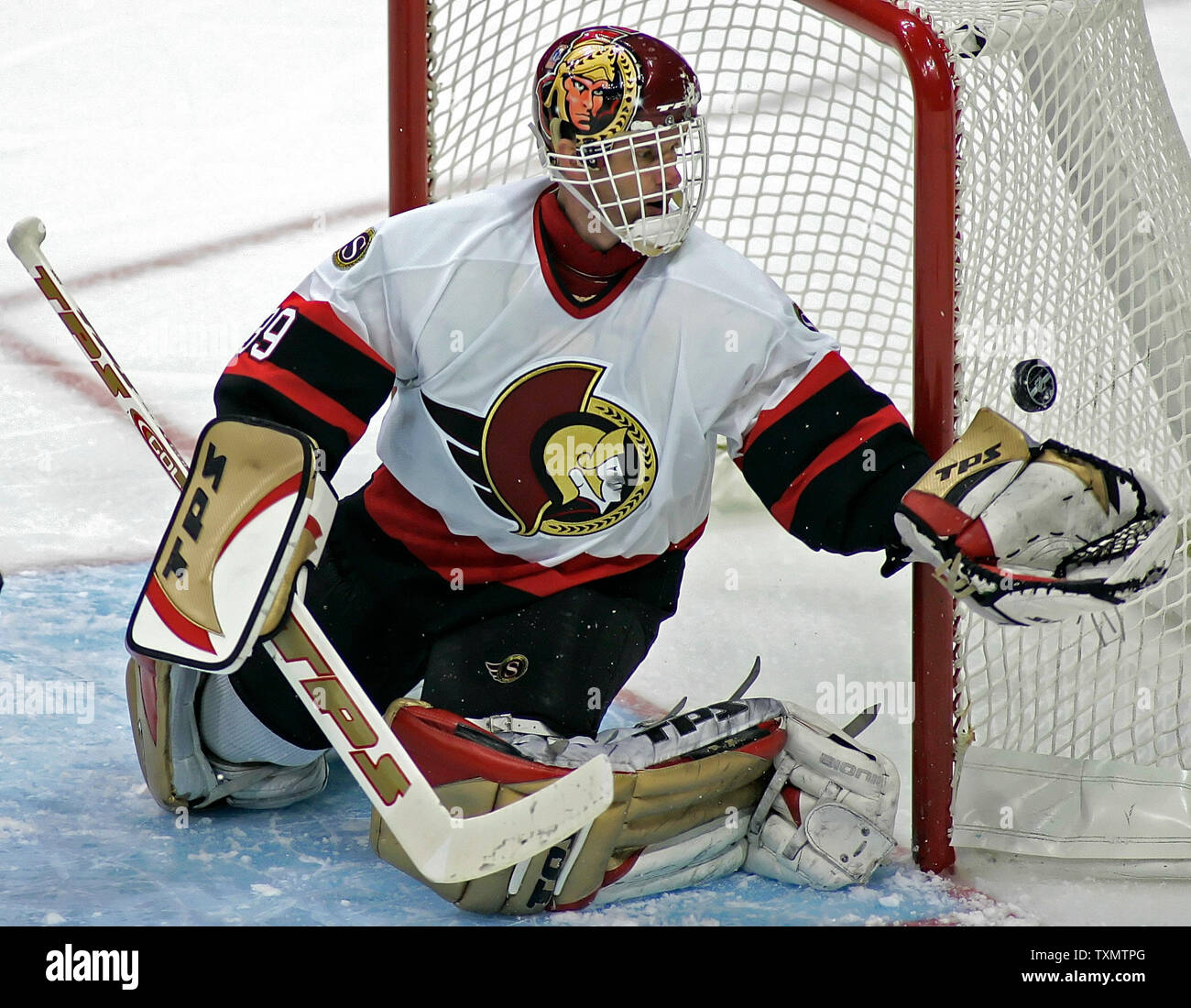 SensChirp - Flashback Friday- Dominik Hasek's Year in Ottawa