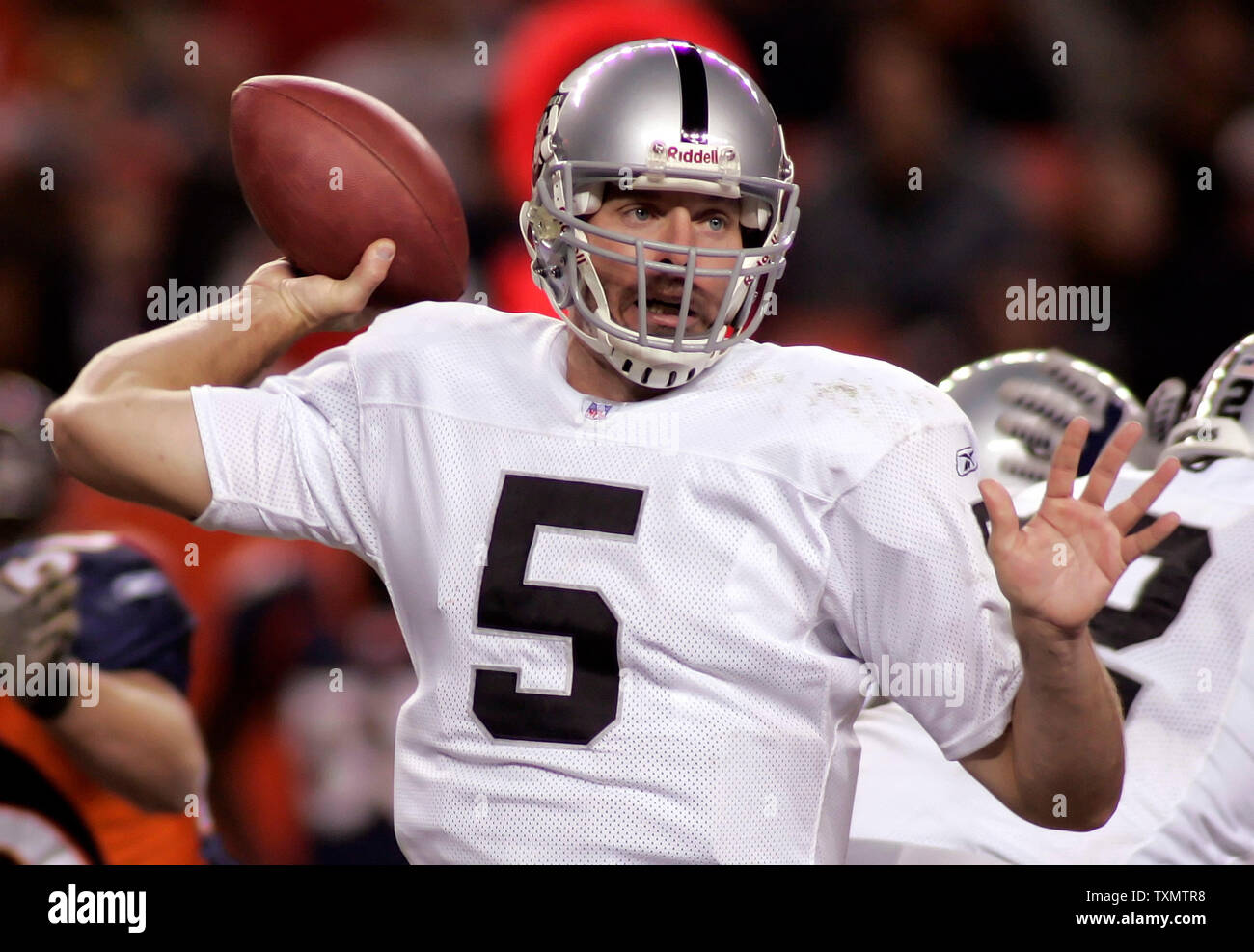 20 November 2005: Randy Moss (18). The Oakland Raiders defeated the  Washington Redskins 16-13 at FedEx Field in Landover, MD. (Icon Sportswire  via AP Images Stock Photo - Alamy