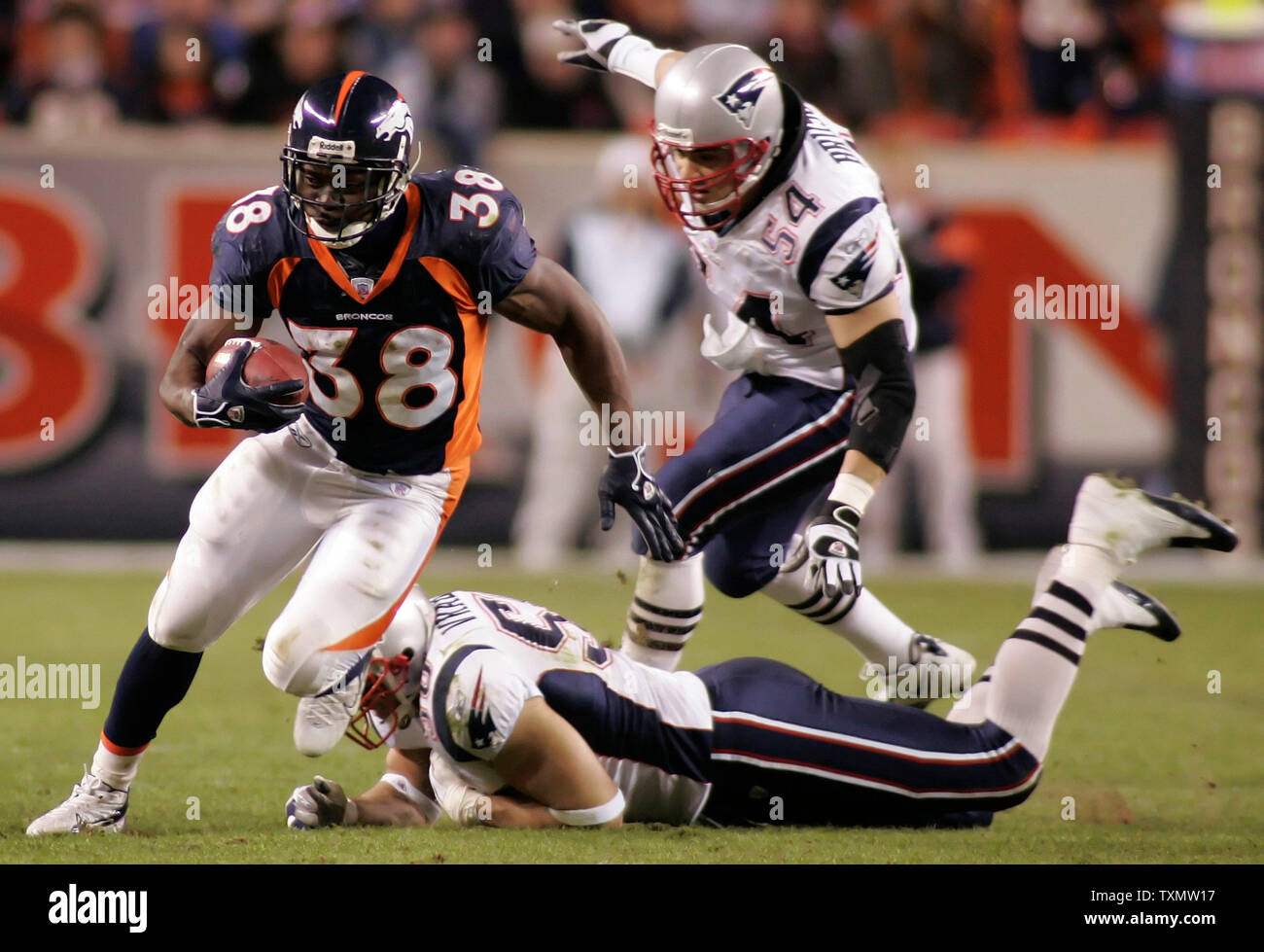 Denver Broncos running back Mike Anderson (L) is tackled by Philadelphia  Eagles linebacker Jeremiah Trotter (R) at Invesco Field at Mile High Staium  in Denver on October 30, 2005. (UPI Photo/Gary C.