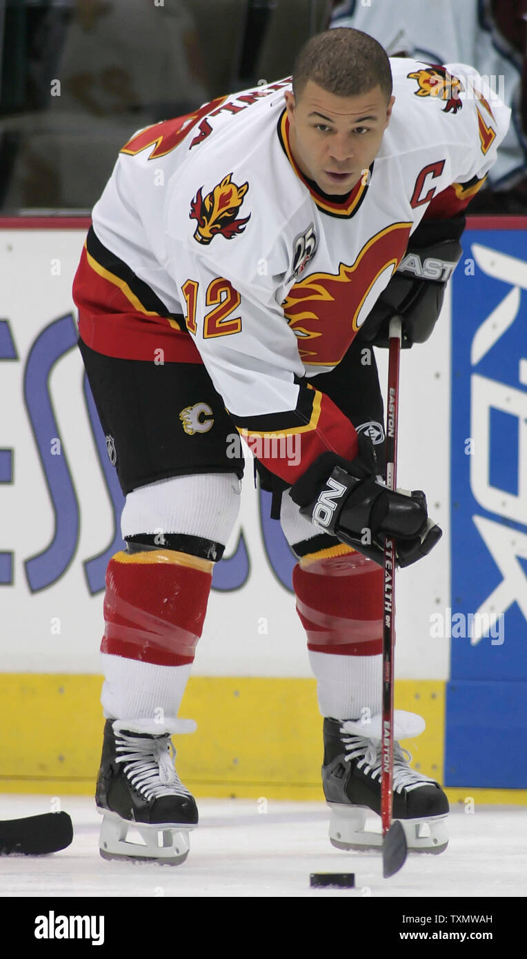 Calgary Flames right wing Jarome Iginla warms up at the Pepsi Center in  Denver on November 20, 2008. (UPI Photo/ Gary C. Caskey Stock Photo - Alamy