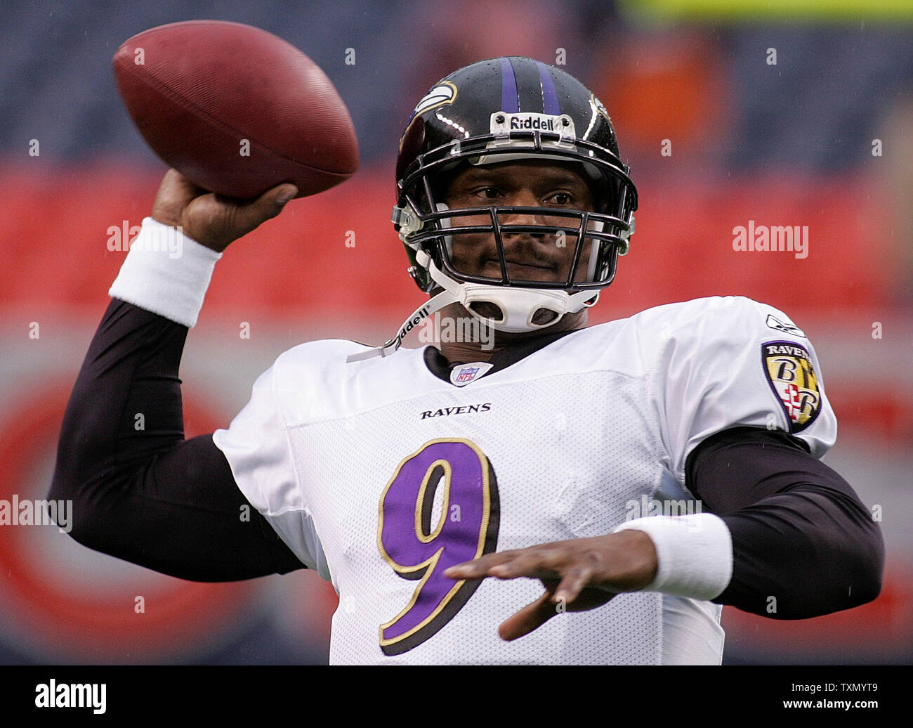 Baltimore Ravens starting quarterback Steve McNair warms up prior to game  against the Denver Broncos at Invesco Field in Denver September 9, 2006.  The Ravens are undefeated entering the contest against the