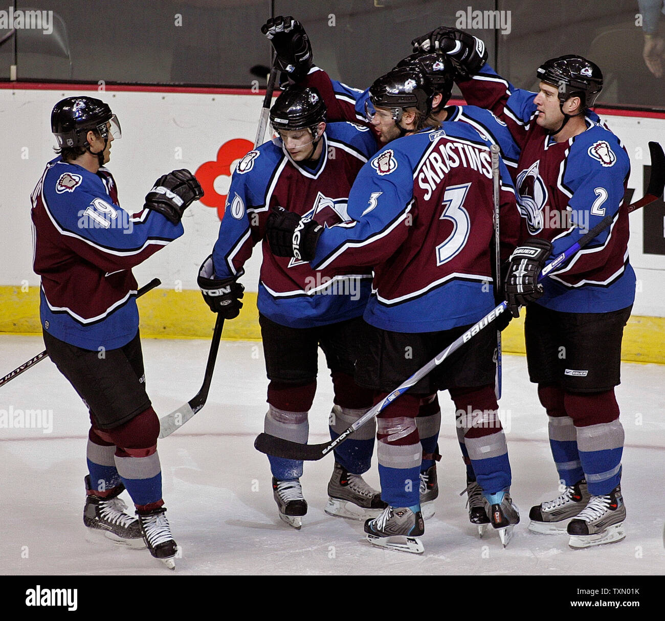 Colorado Avalanche center Joe Sakic (L) receives congratulations from his teammates after scoring his 1500th career point, earning an assist on teammate Andrew Brunette's goal against the Washington Capitals, at the Pepsi Center in Denver October 25, 2006.  Avalanche Marek Svatos (second from left) of Slovakia, Karlis Skrastins (second from right) of Latvia, and Ken Klee (R) help congratulate Sakic.   (UPI Photo/Gary C. Caskey) Stock Photo