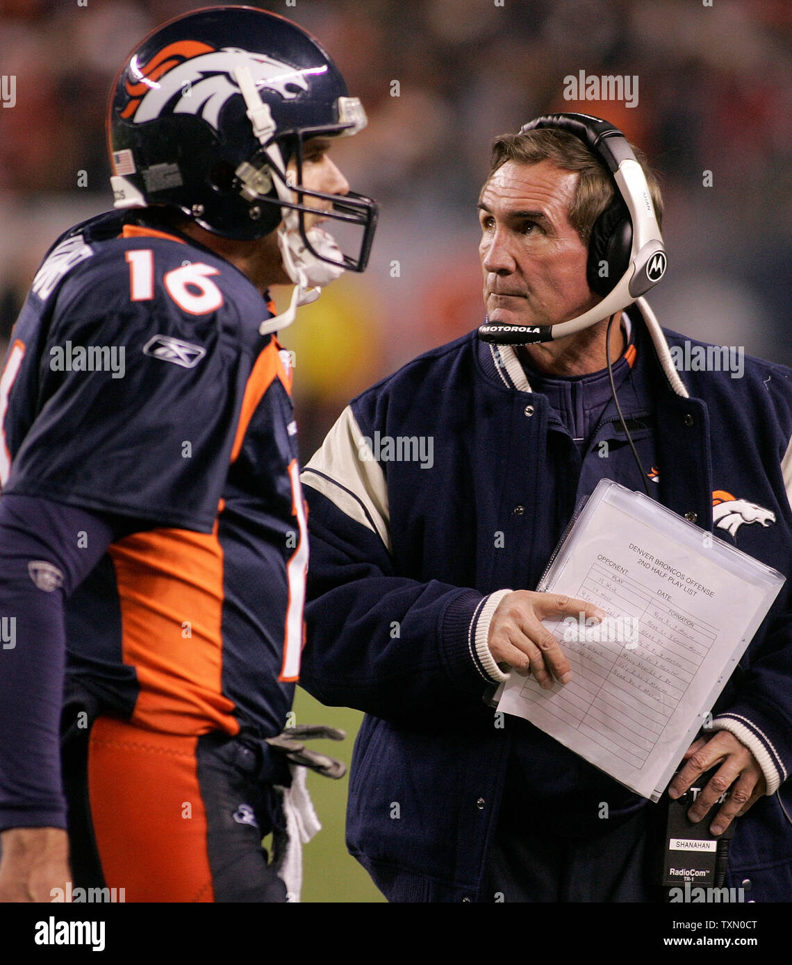 Denver Broncos head coach Mike Shanahan (R) looks back to the field as his  quarterback Jake Plummer (L) leaves the field after settling for a field  goal against the San Diego Charger