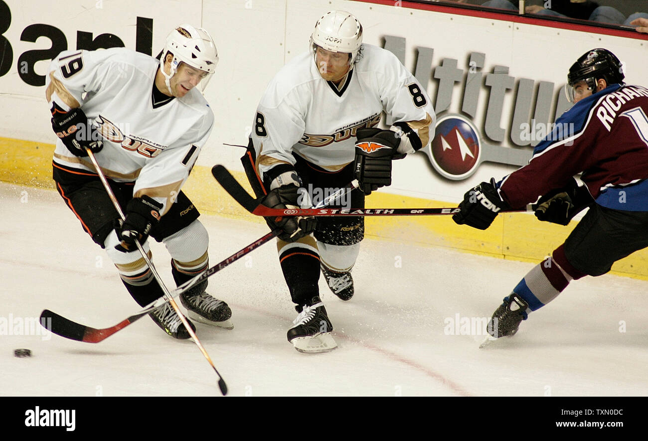 Anaheim Ducks Andy McDonald (L) and Teemu Selanne (C) of Finland battle with Colorado Avalanche Brad Richardson (R) for the puck during the second period at the Pepsi Center in Denver November 22,  2006. Colorado beat Anaheim 3-2 as Avalanche captain Joe Sakic scored in a shootout.   (UPI Photo/Gary C. Caskey) Stock Photo