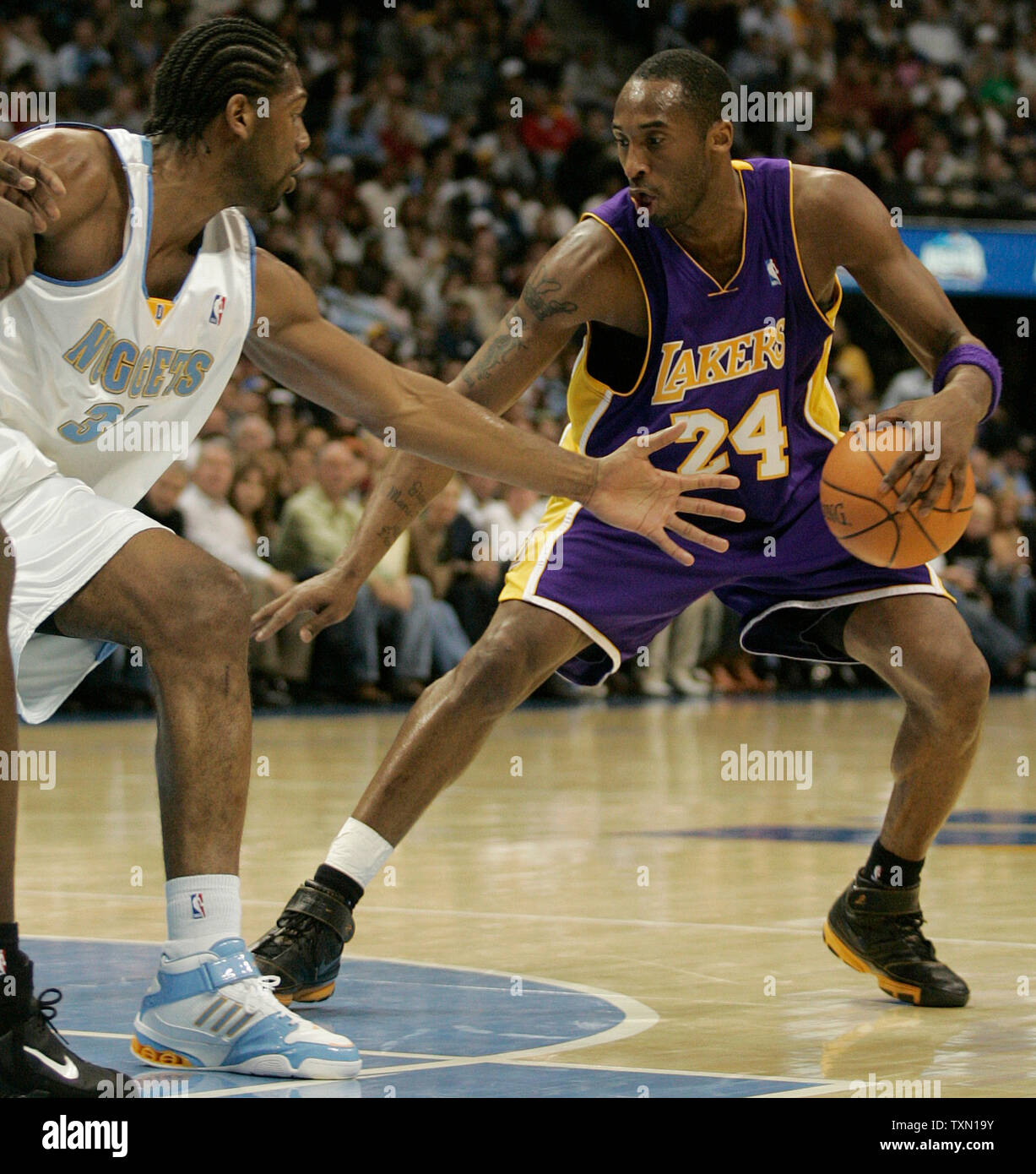 Los angeles lakers kobe slam hi-res stock photography and images - Alamy