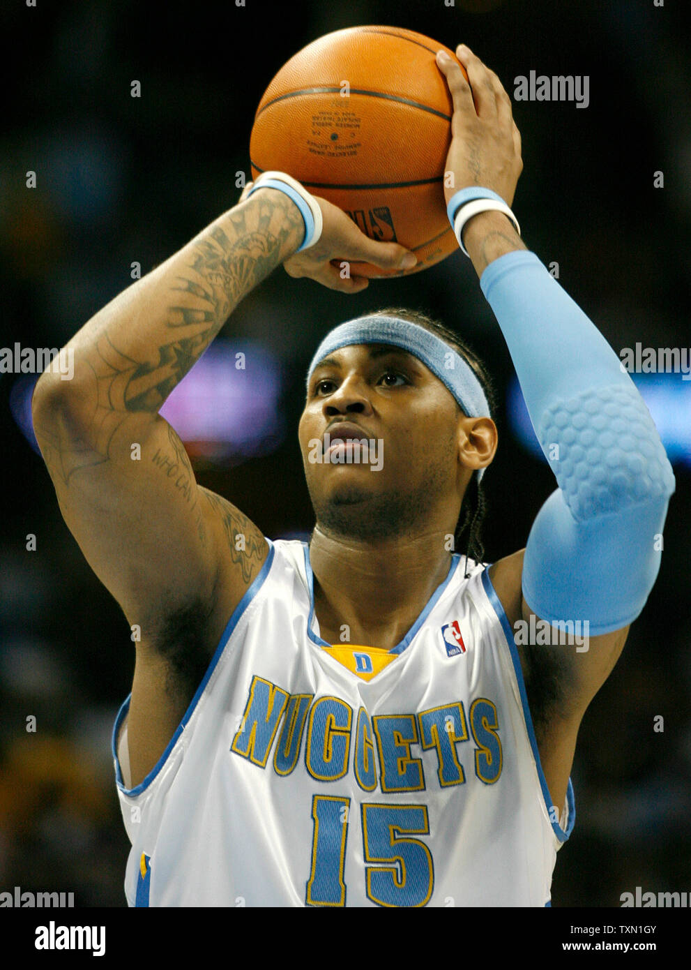 Denver Nuggets forward Carmelo Anthony shoots a free throw with seven second left in the second half against the Los Angeles Lakers at the Pepsi Center in Denver April 9, 2007.  Anthony was 9-10 from the free throw line and led all scorers with 33 points.  Denver beat Los Angeles 115-111.    (UPI Photo/Gary C. Caskey) Stock Photo