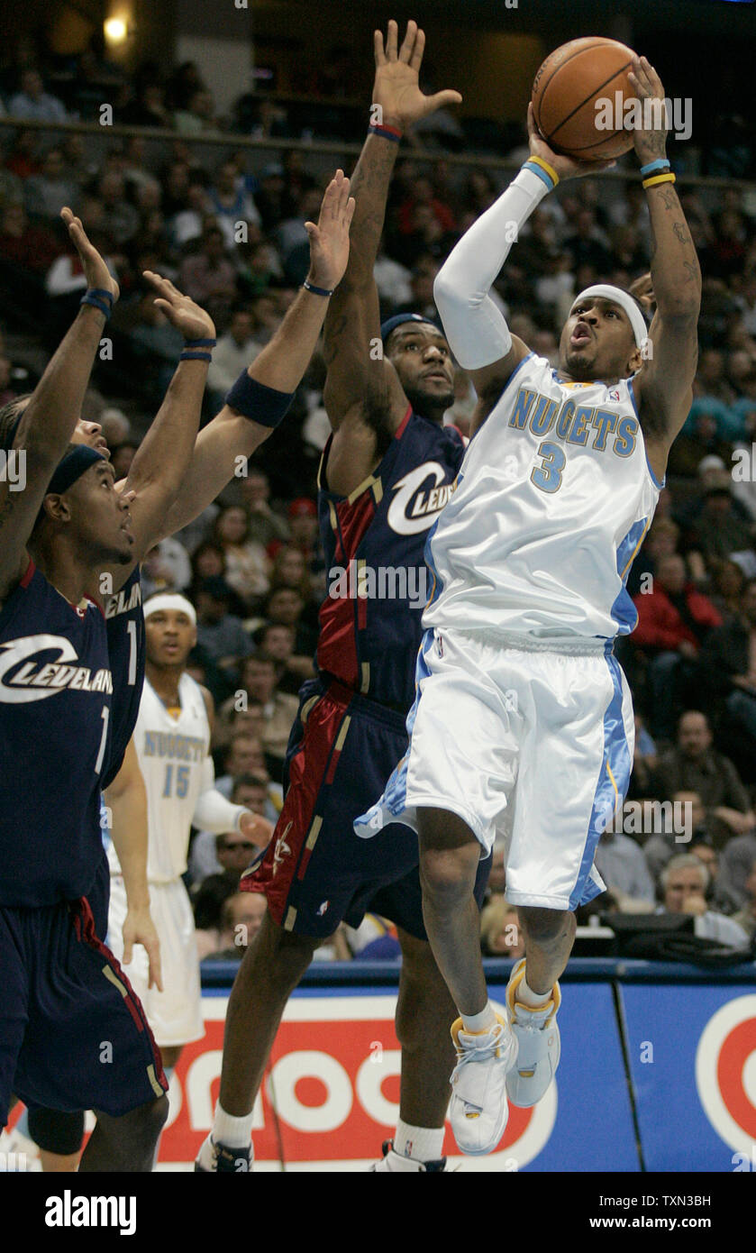 Denver Nuggets guard Allen Iverson (R) drives past Cleveland Cavaliers forward LeBron James to score in the first quarter at the Pepsi Center in Denver on November 12, 2007.  Iverson notched 37 points as the Nuggets beat the Cavaliers 122-100.  (UPI Photo/Gary C. Caskey) Stock Photo