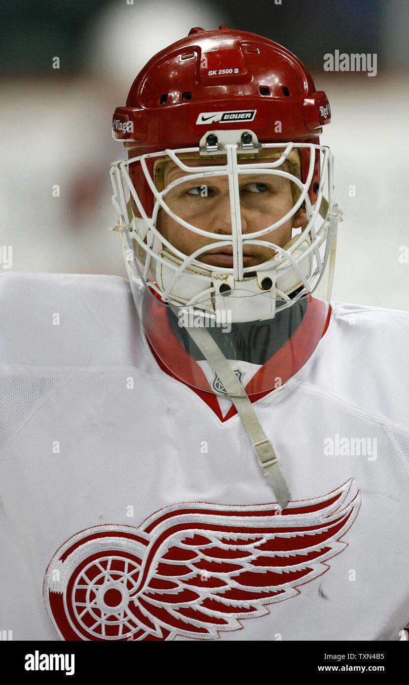 Detroit Red Wings goalie Chris Osgood skates during warm ups at the Pepsi  Center in Denver on February 18, 2008. Osgood and the Red Wings shut out  the Colorado Avalanche 4-0 stopping