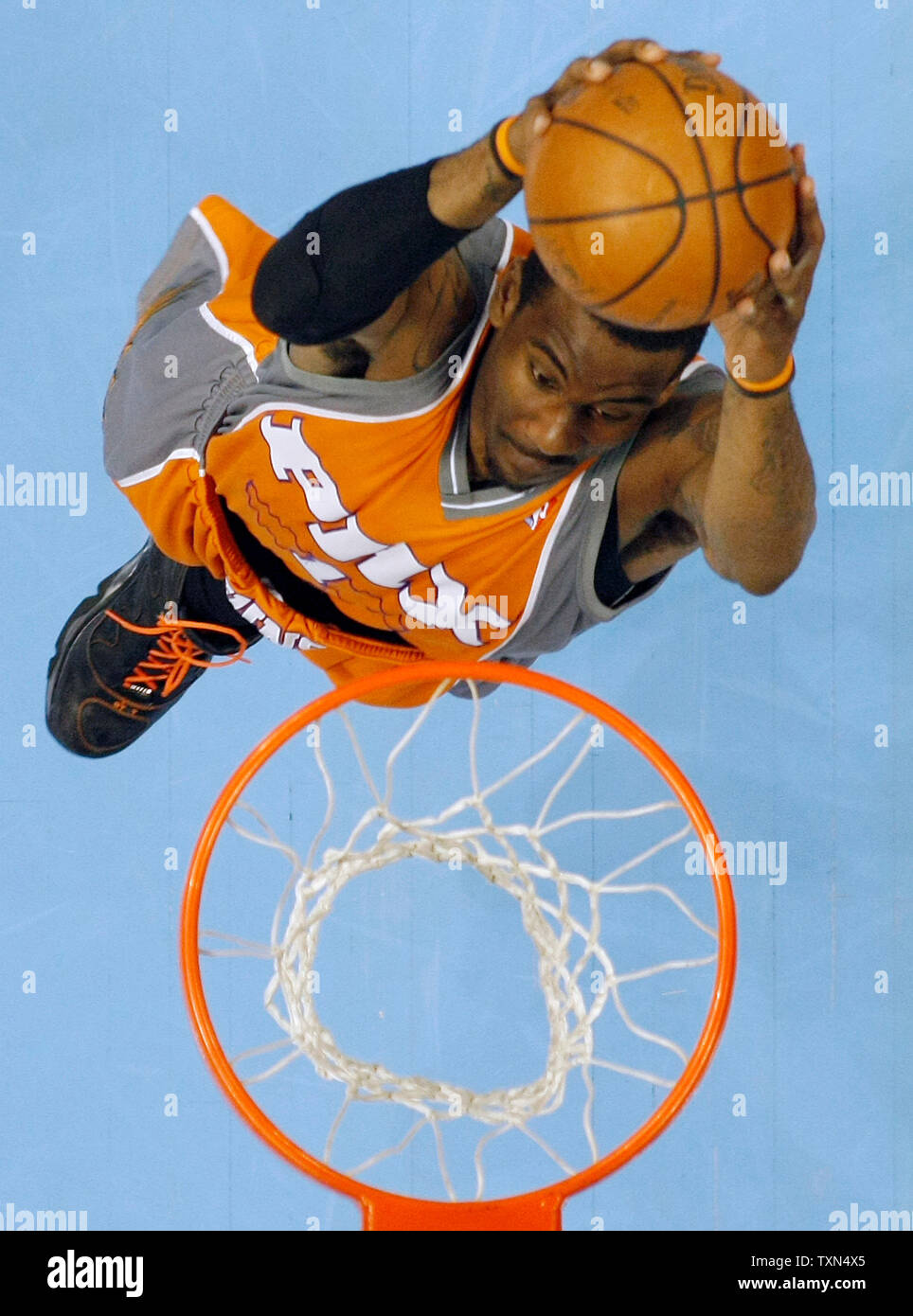Phoenix Suns forward Amare Stoudemire dunks against the Denver Nuggets during the first quarter at the Pepsi Center in Denver on April 1, 2008.  Denver beat Phoenix 126-120.    (UPI Photo/Gary C. Caskey) Stock Photo