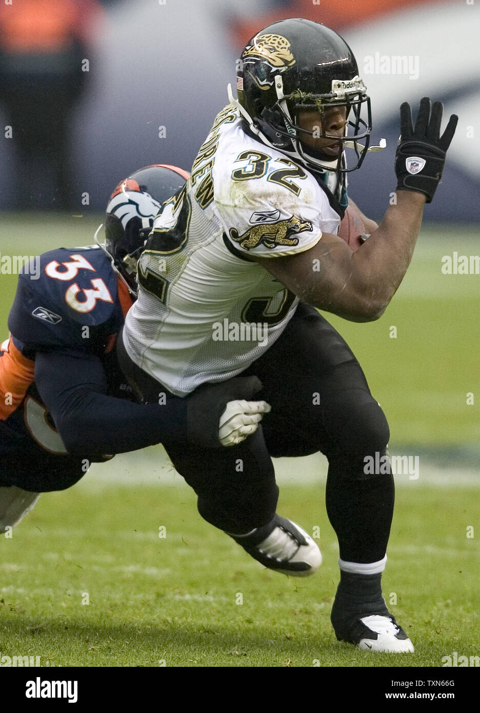 Jacksonville Jaguars Maurice Jones-Drew rushes against the Dallas Cowboys  during the first half of their NFL game October 31, 2010 at Cowboys Stadium  in Arlington, Texas. UPI/Ian Halperin Stock Photo - Alamy