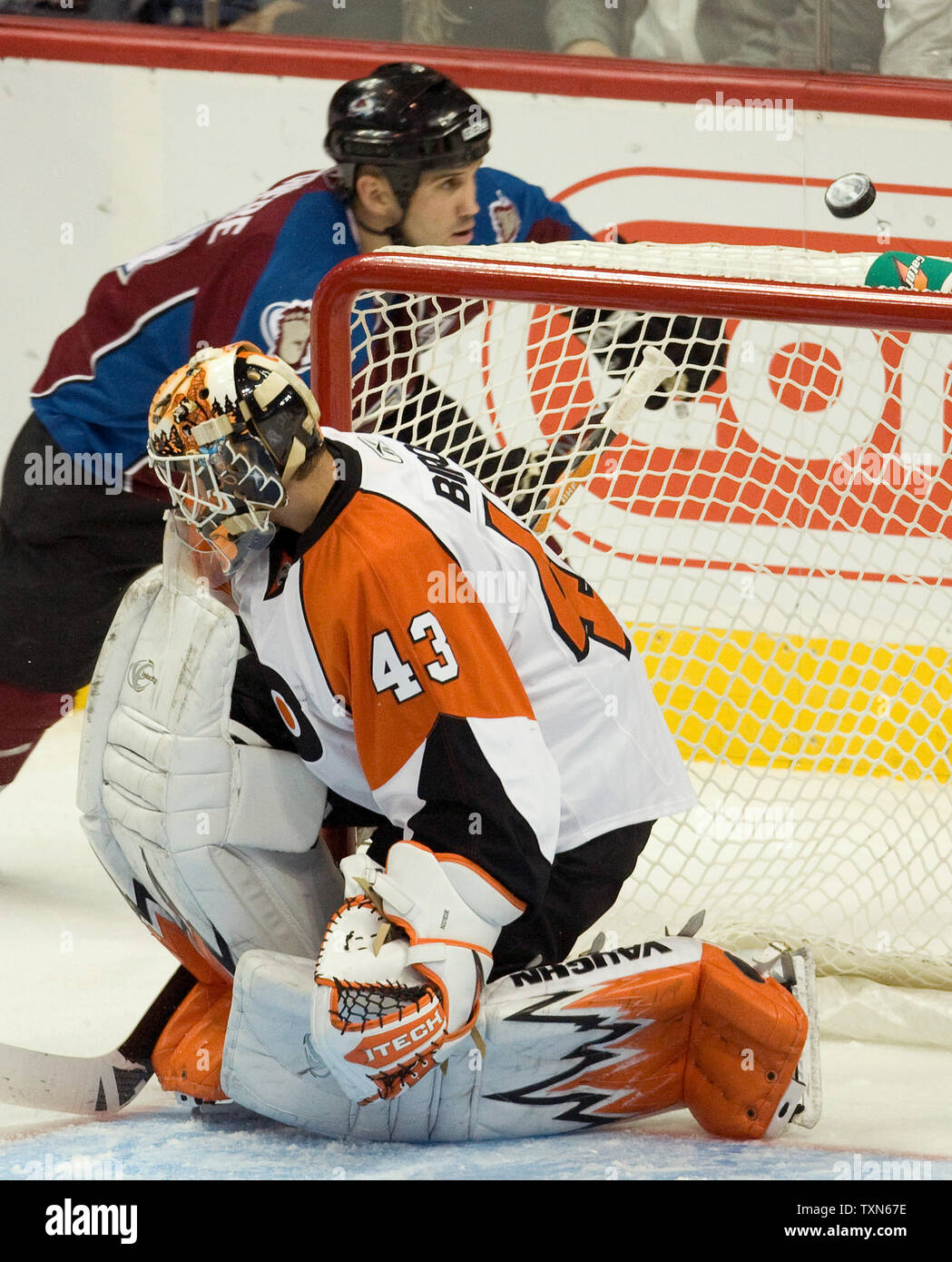 Philadelphia Flyers' Ian Laperriere retires 