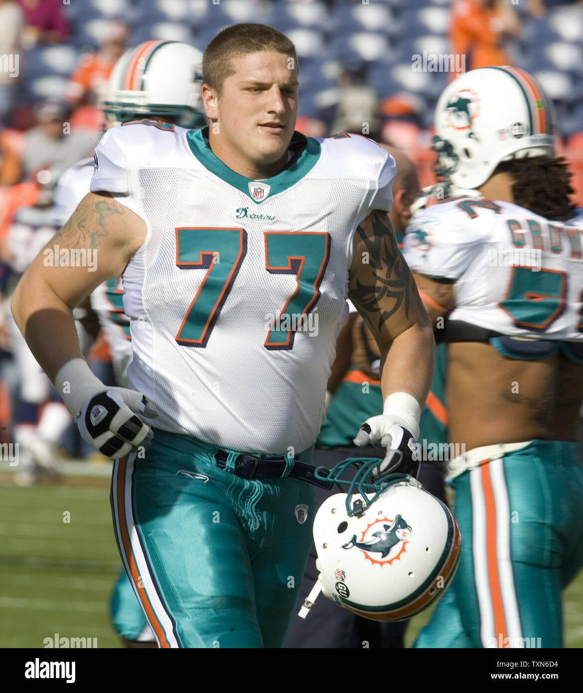 https://c8.alamy.com/comp/TXN6D4/nfl-number-one-overall-draft-choice-miami-dolphins-offensive-tackle-jake-long-warms-up-at-invesco-field-at-mile-high-in-denver-on-november-2-2008-long-from-lapeer-michigan-played-for-the-university-of-michigan-upi-photo-gary-c-caskey-TXN6D4.jpg
