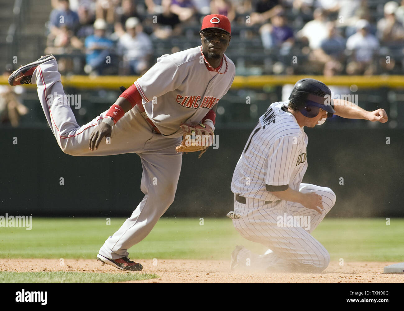 Cincinnati Reds second baseman Brandon Phillips (L) completes a double ...