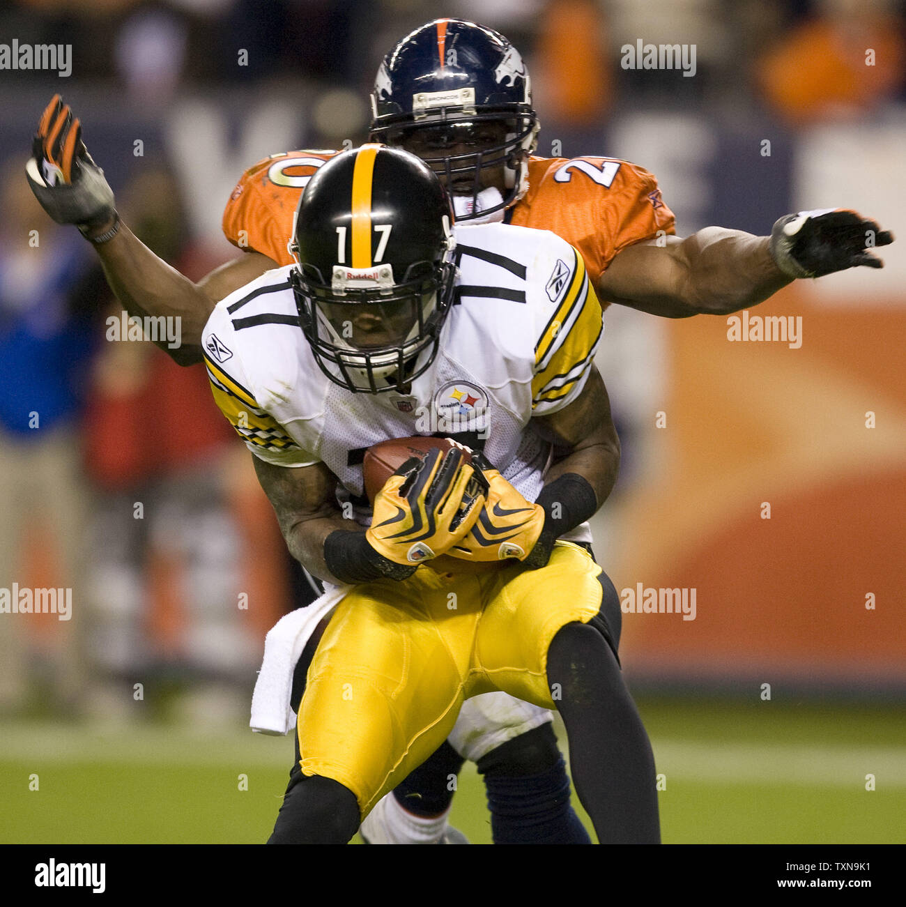 Pittsburgh Steelers flanker Mike Wallace grabs a 25-yard touchdown pass against Denver Broncos safety Brian Dawkins during the fourth quarter at Invesco Field at Mile High in Denver on November 9, 2009.   Pittsburgh (6-2) beat Denver  (6-2) 28-10.    UPI/Gary C. Caskey... Stock Photo