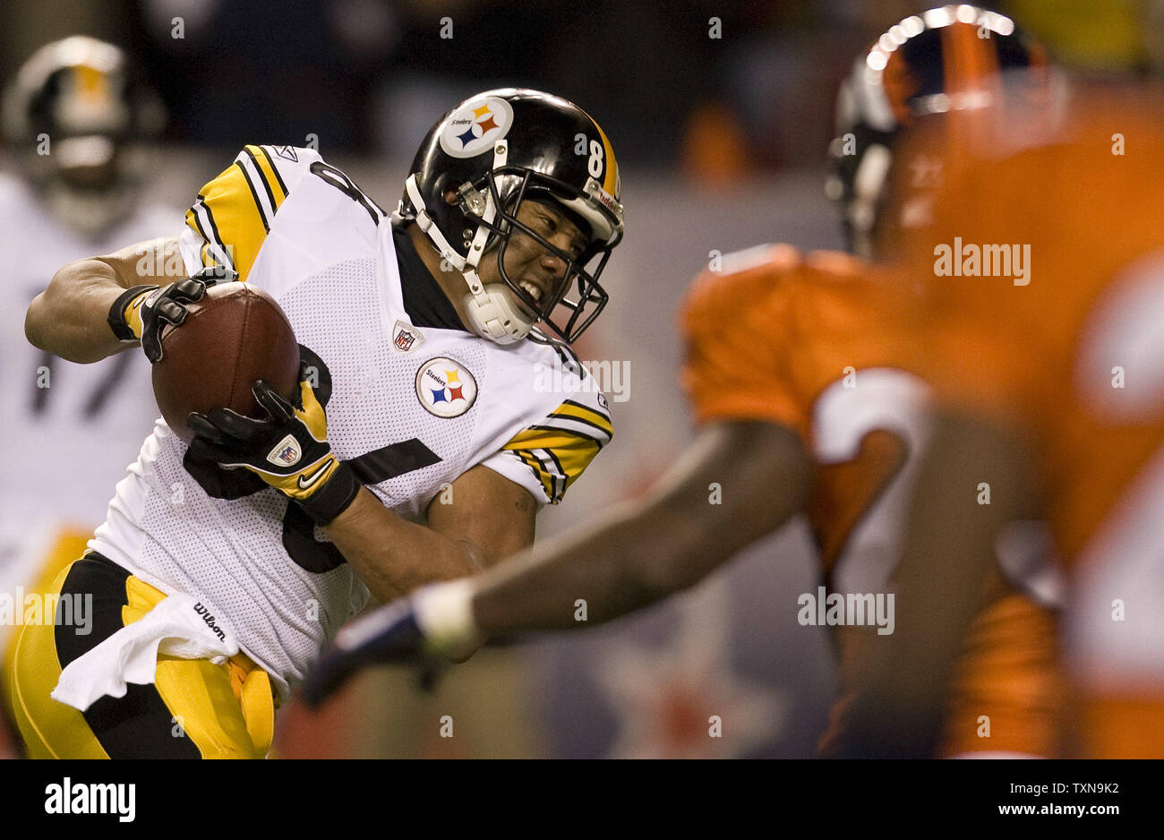 Pittsburgh Steelers split end Hines Ward scores the eventual game-winning touchdown on a three-yard pass against the Denver Broncos during the third quarter at Invesco Field at Mile High in Denver on November 9, 2009.   Pittsburgh (6-2) beat Denver  (6-2) 28-10.    UPI/Gary C. Caskey... Stock Photo