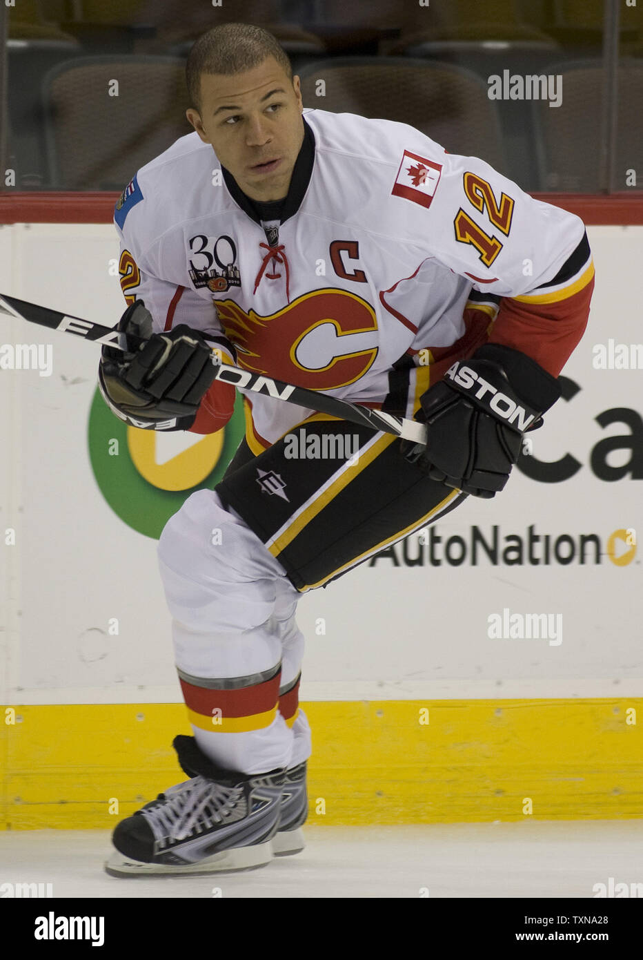 Rightwinger Jarome Iginla of the Calgary Flames in action during a News  Photo - Getty Images